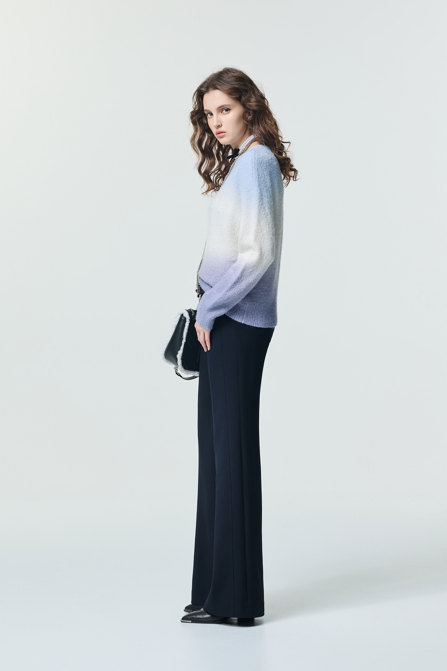 月光石藍漸層針織上衣月光石藍漸層針織上衣,上衣,人氣商品,春夏穿搭,簡約穿搭,約會特輯,針織,針織上衣,針織衫