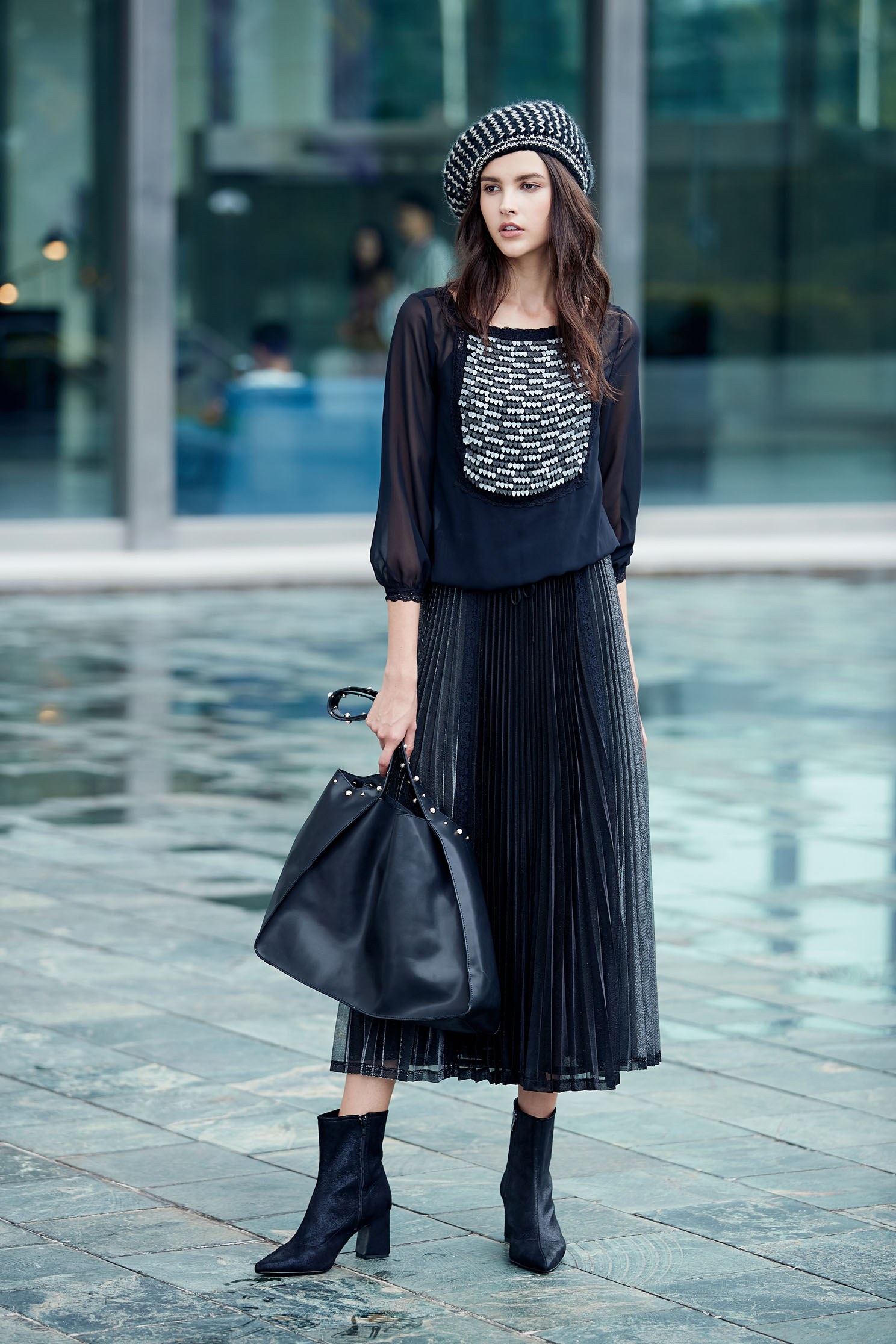 Chest-length sequined long-sleeved top,Top,長袖上衣,Chiffon,Chiffon top,黑色上衣