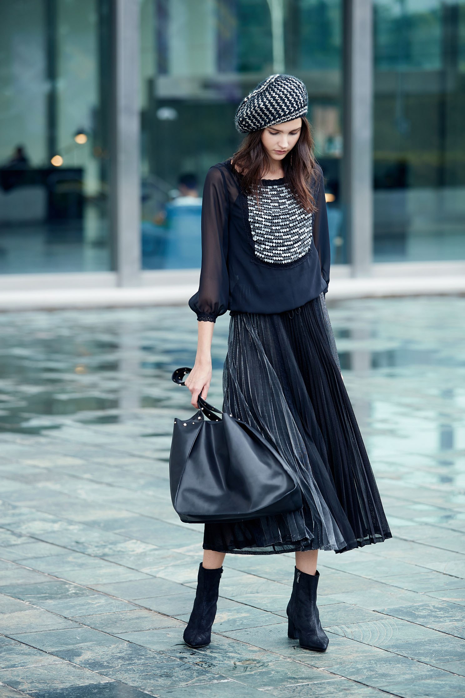 Chest-length sequined long-sleeved top,Top,長袖上衣,Chiffon,Chiffon top,黑色上衣