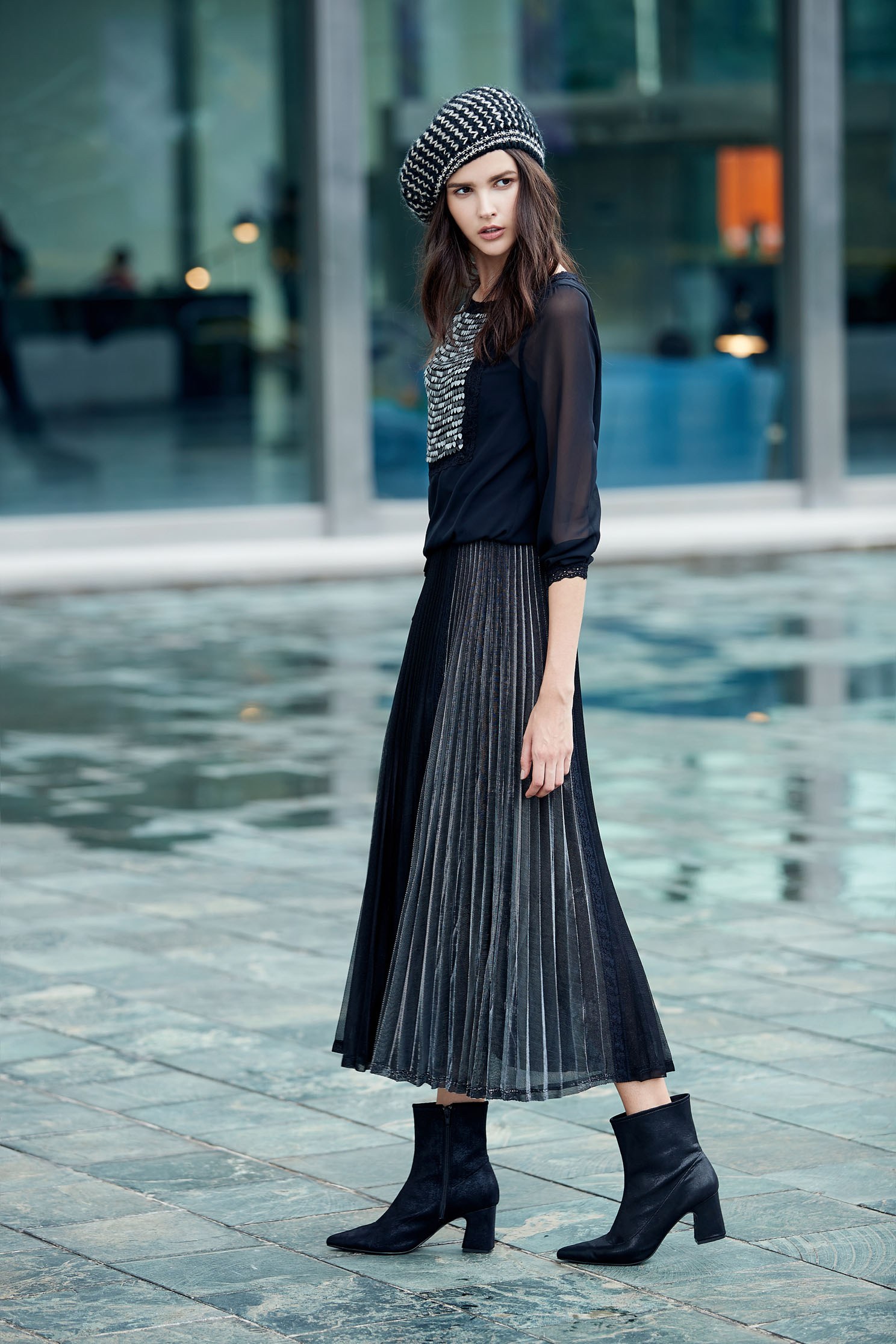 Chest-length sequined long-sleeved top,Top,長袖上衣,Chiffon,Chiffon top,黑色上衣