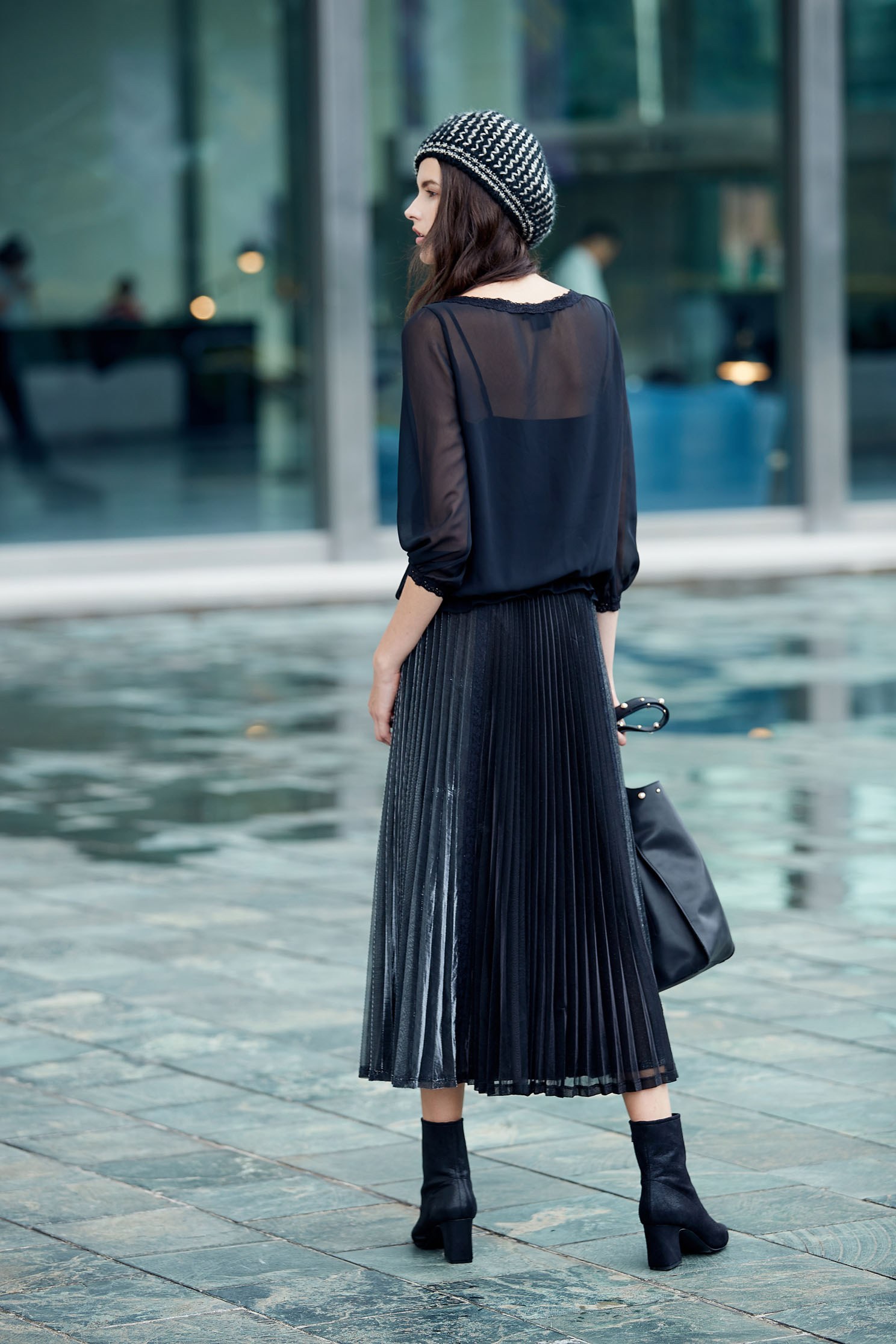 Chest-length sequined long-sleeved top,Top,長袖上衣,Chiffon,Chiffon top,黑色上衣