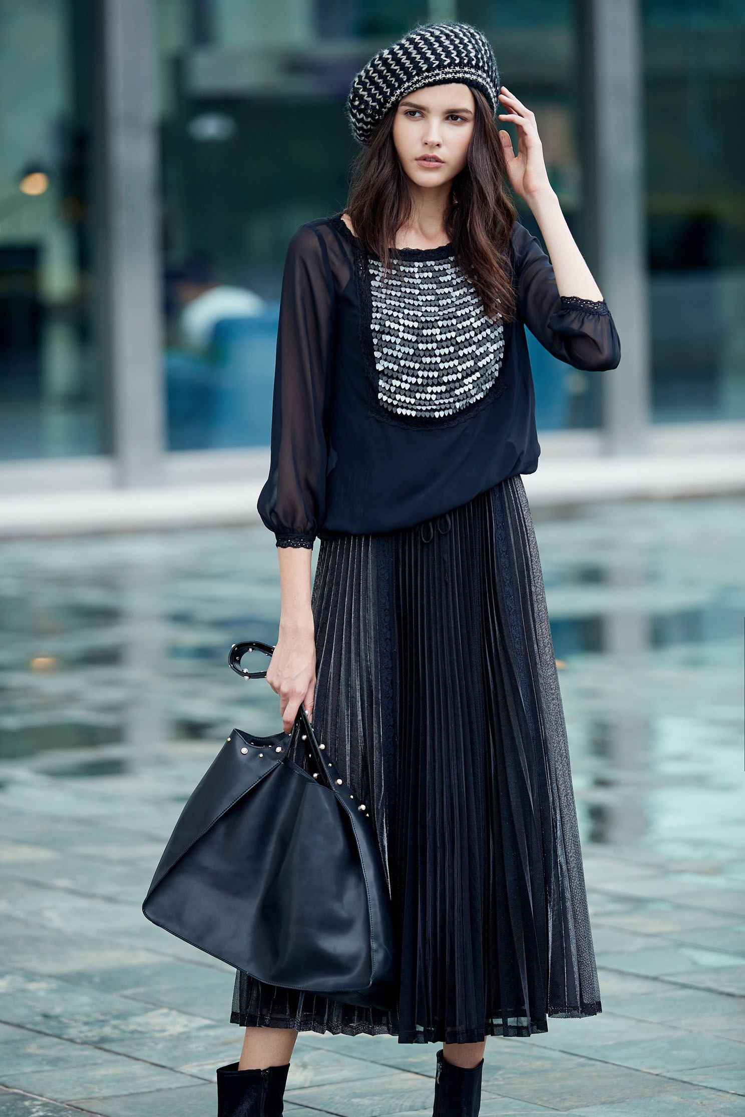 Chest-length sequined long-sleeved top,Top,長袖上衣,Chiffon,Chiffon top,黑色上衣