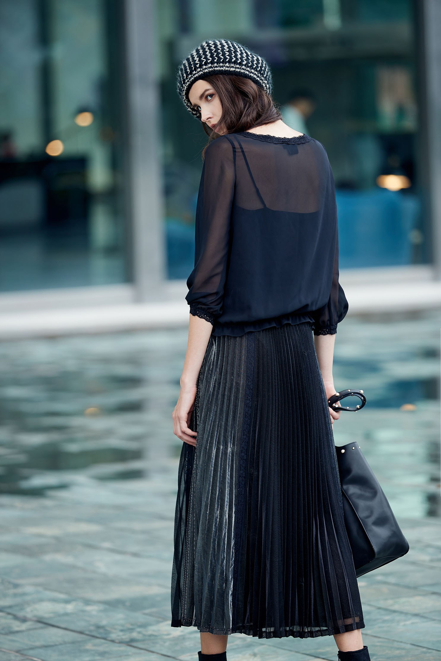 Chest-length sequined long-sleeved top,Top,長袖上衣,Chiffon,Chiffon top,黑色上衣