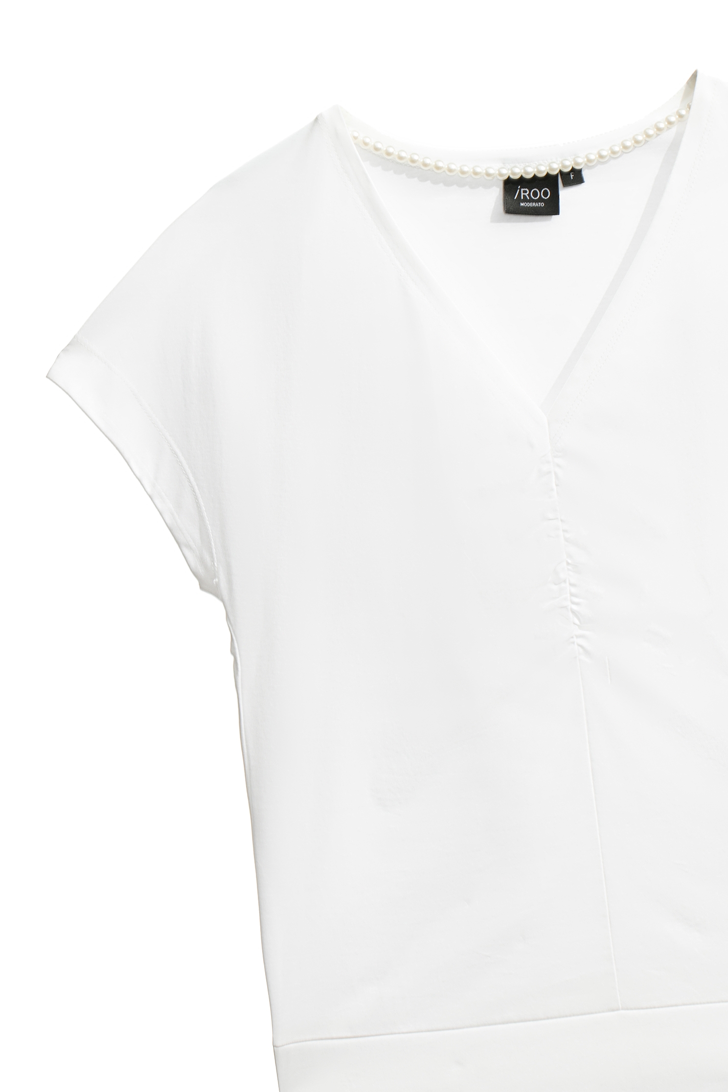 珍珠鍊v領絲光T恤珍珠鍊v領絲光T恤,上衣,春夏穿搭,珍珠,白色上衣