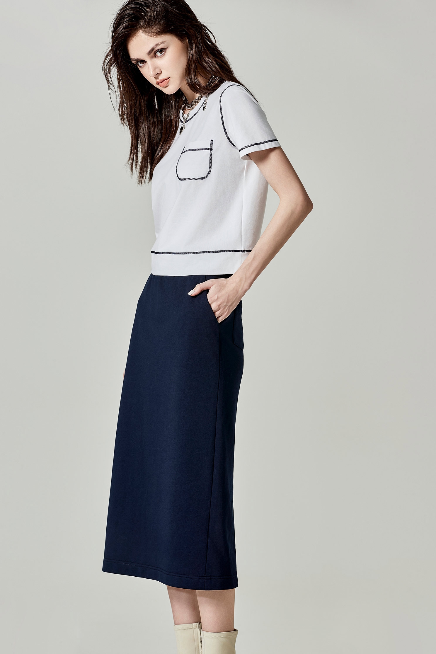 海軍藍爬線裝飾設計Ｔ海軍藍爬線裝飾設計Ｔ,T-Shirt,上衣,人氣商品,春夏穿搭,白色上衣,純棉