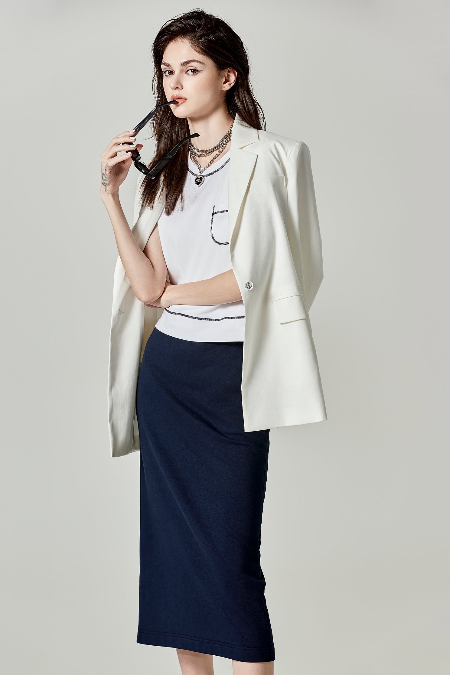 海軍藍爬線裝飾設計Ｔ海軍藍爬線裝飾設計Ｔ,T-Shirt,上衣,人氣商品,春夏穿搭,白色上衣,純棉