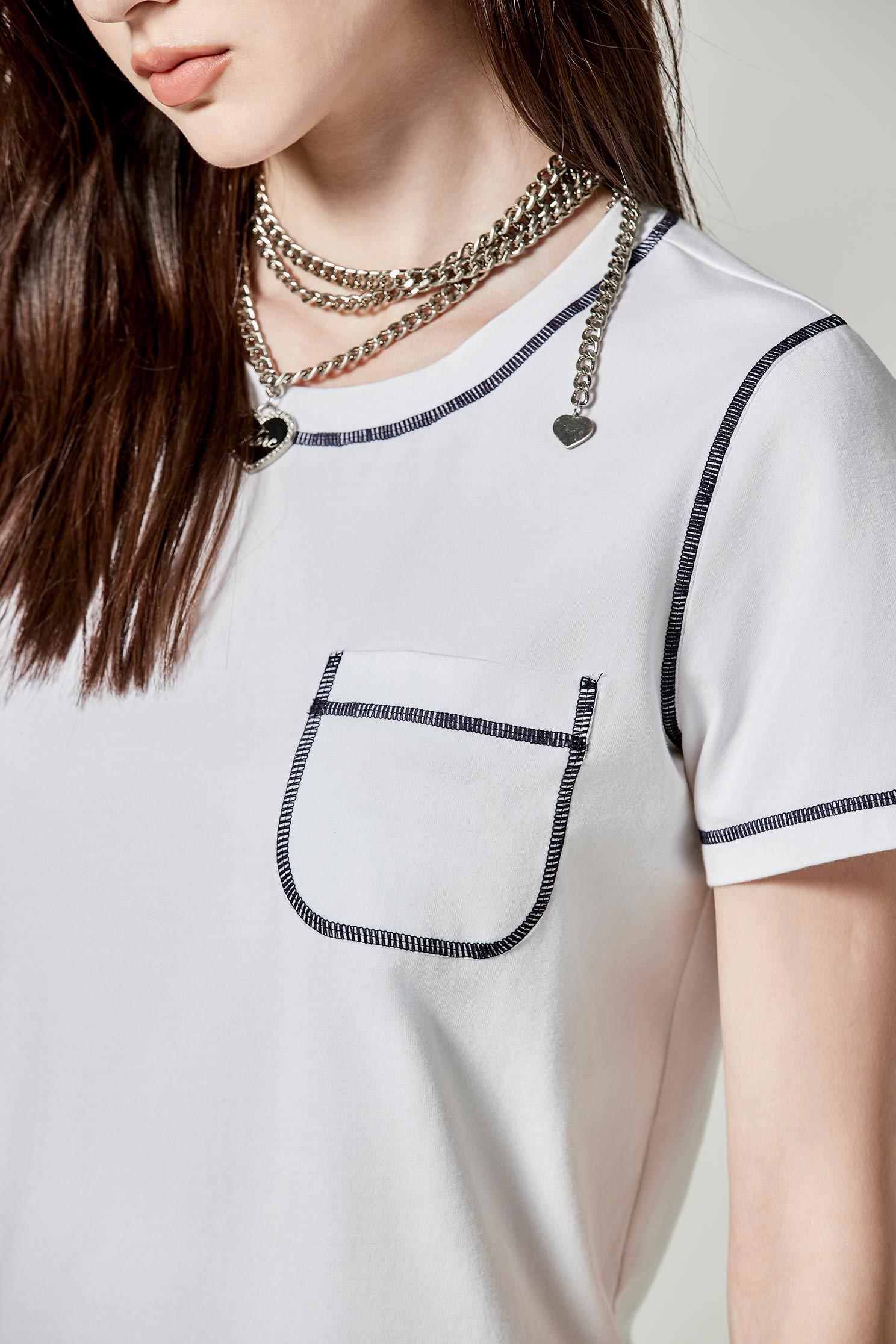 海軍藍爬線裝飾設計Ｔ海軍藍爬線裝飾設計Ｔ,T-Shirt,上衣,人氣商品,春夏穿搭,白色上衣,純棉