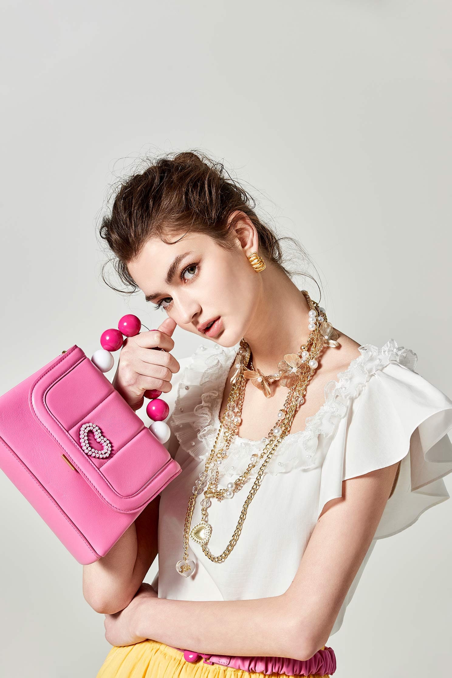 百摺烏干佐珍珠領上衣百摺烏干佐珍珠領上衣,上衣,春夏穿搭,珍珠,白色上衣,純棉,荷葉