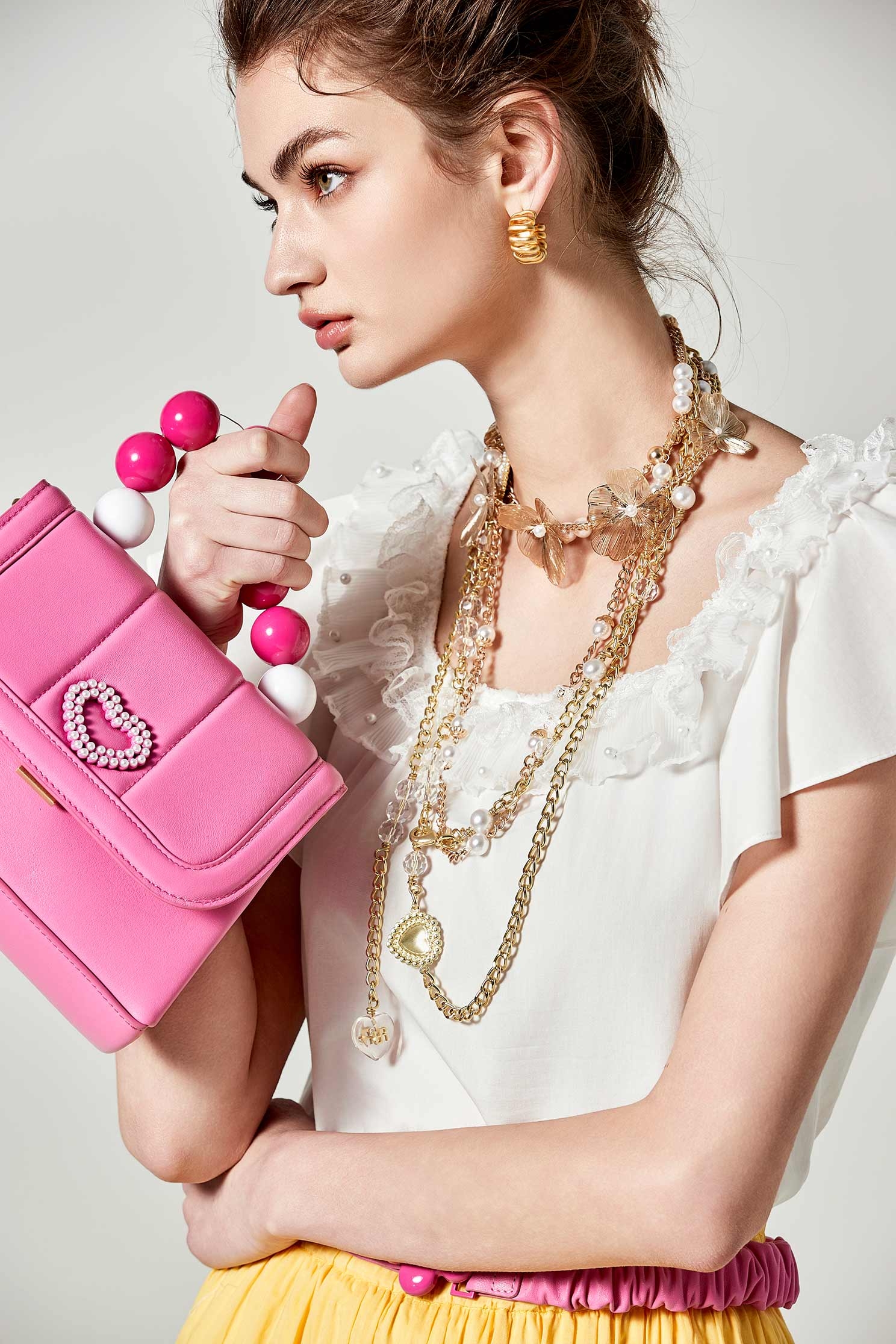 百摺烏干佐珍珠領上衣百摺烏干佐珍珠領上衣,上衣,春夏穿搭,珍珠,白色上衣,純棉,荷葉