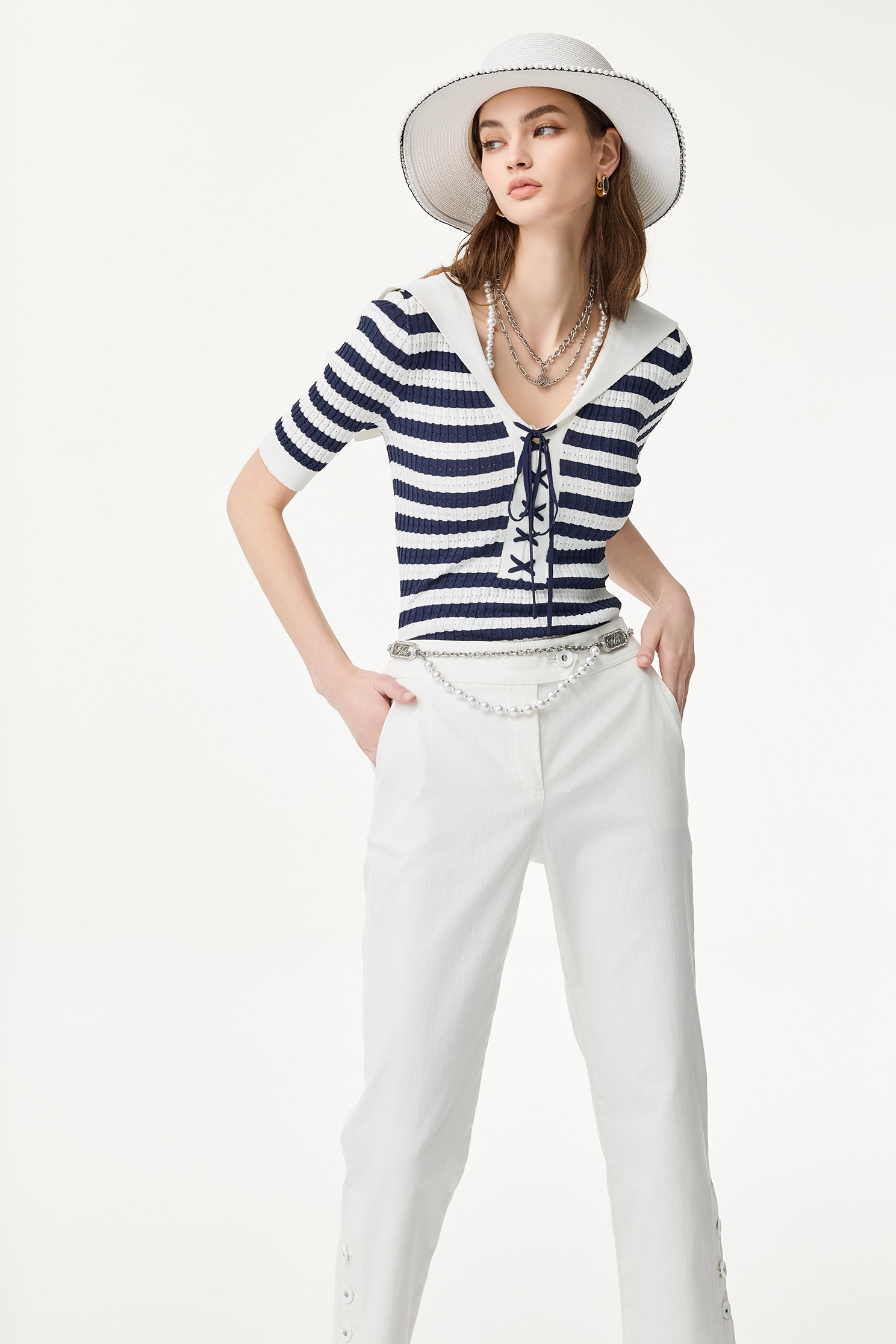 海軍藍白條披領針織上衣海軍藍白條披領針織上衣,上衣,春夏穿搭,條紋,繡花,針織,針織衫