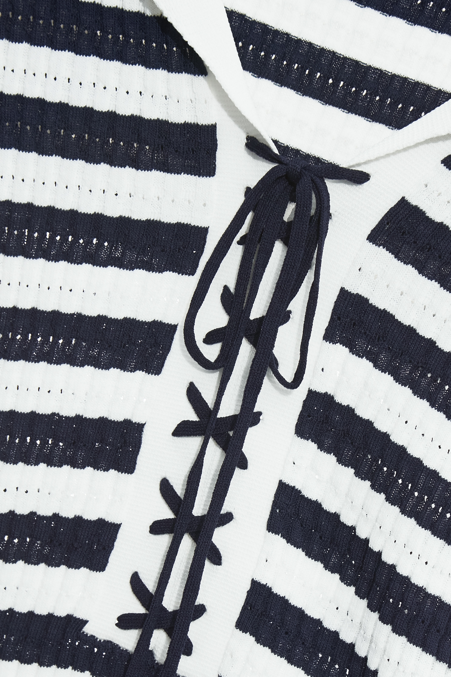 海軍藍白條披領針織上衣海軍藍白條披領針織上衣,上衣,春夏穿搭,條紋,繡花,針織,針織衫