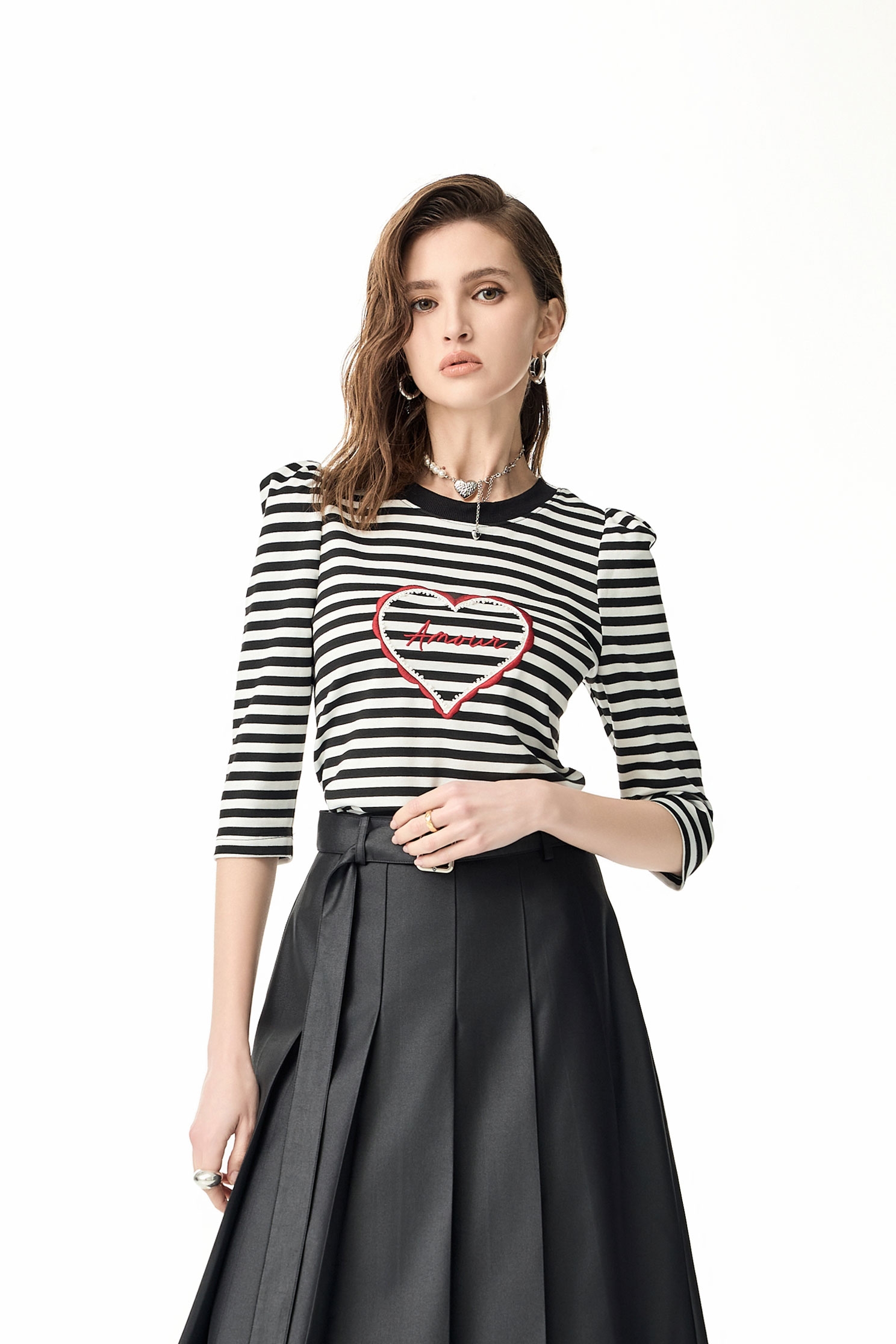 紅愛心繡花配條單品上衣紅愛心繡花配條單品上衣,上衣,春夏穿搭,條紋,珍珠,繡花