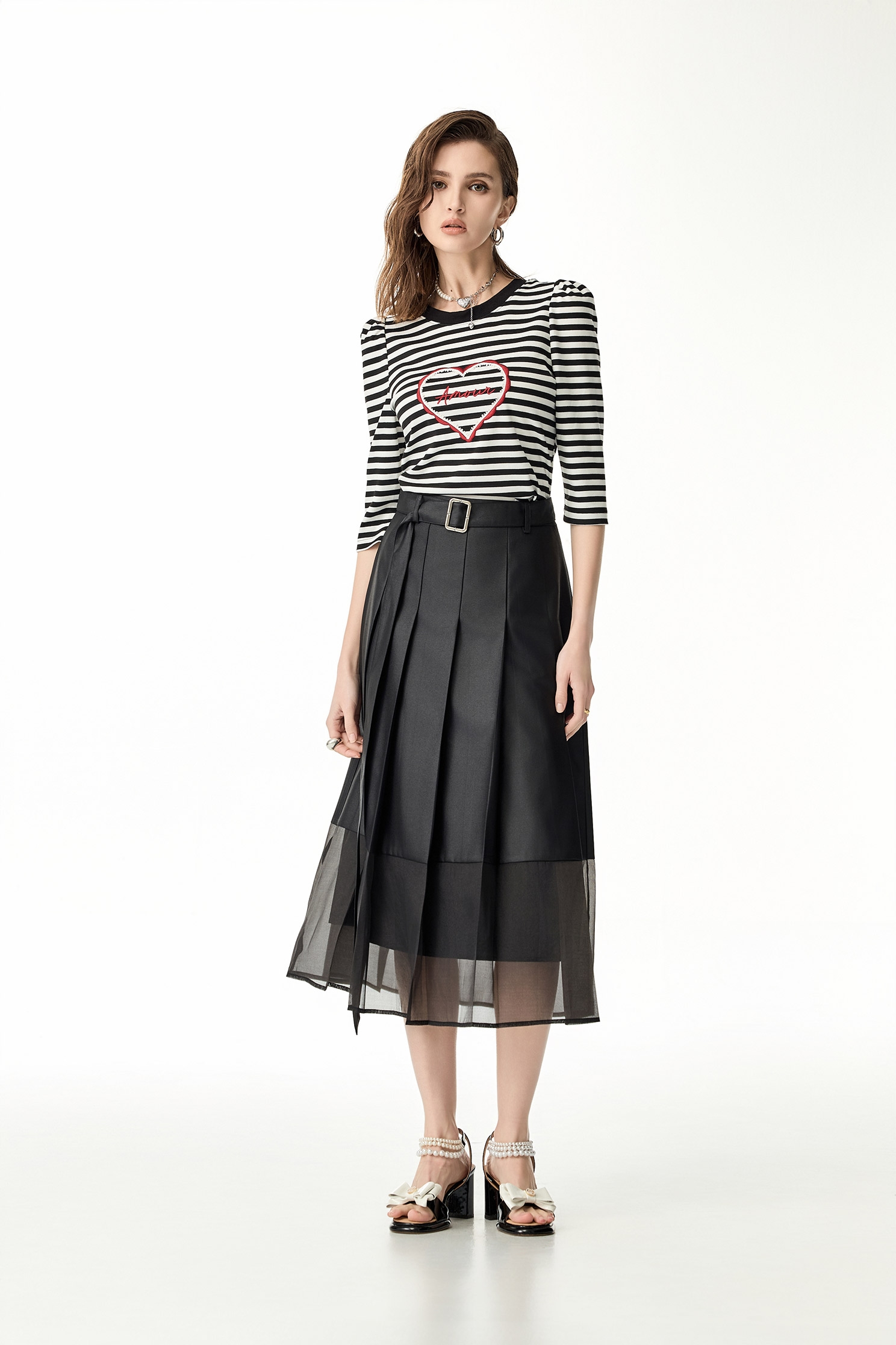 紅愛心繡花配條單品上衣紅愛心繡花配條單品上衣,上衣,春夏穿搭,條紋,珍珠,繡花