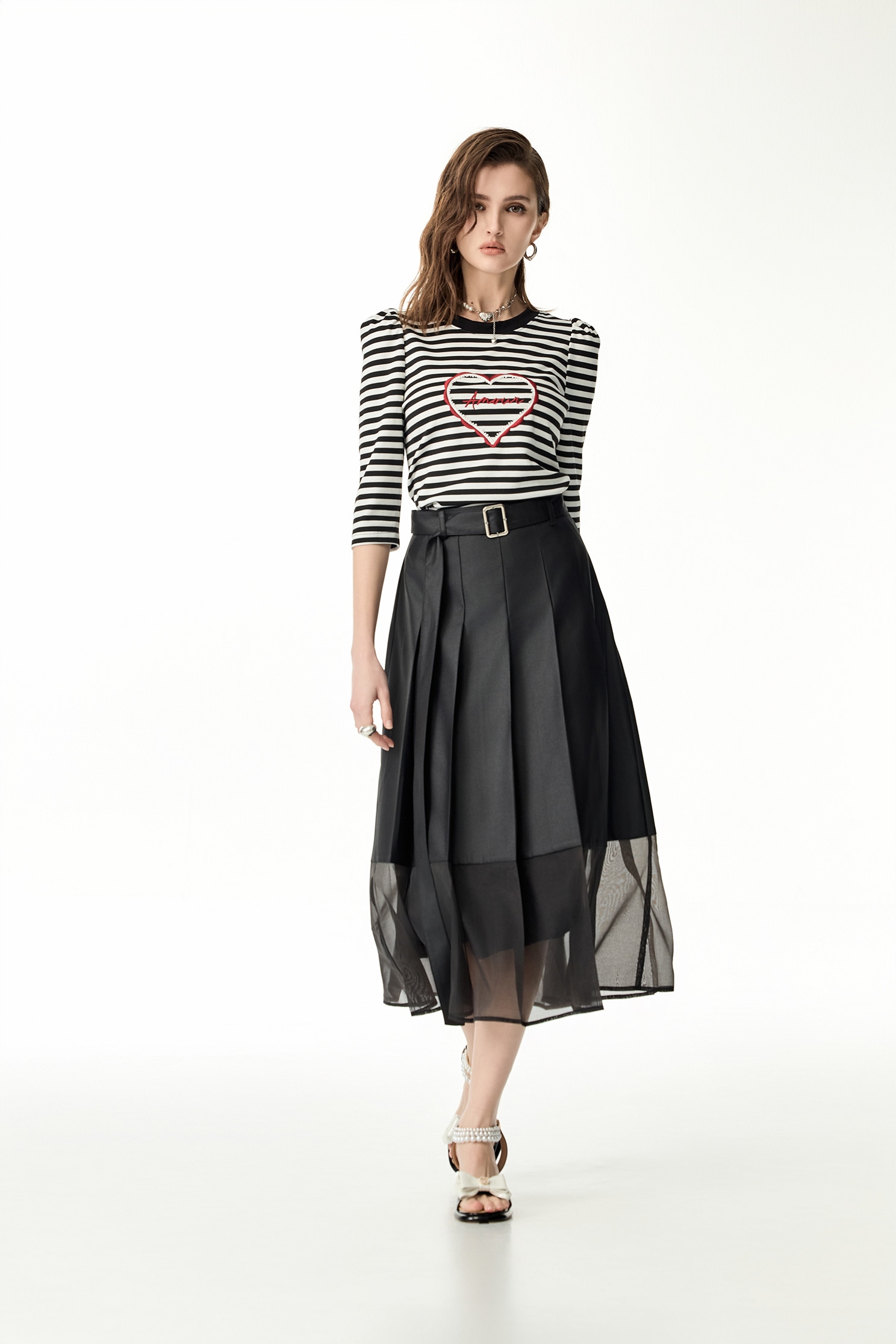 紅愛心繡花配條單品上衣紅愛心繡花配條單品上衣,上衣,春夏穿搭,條紋,珍珠,繡花