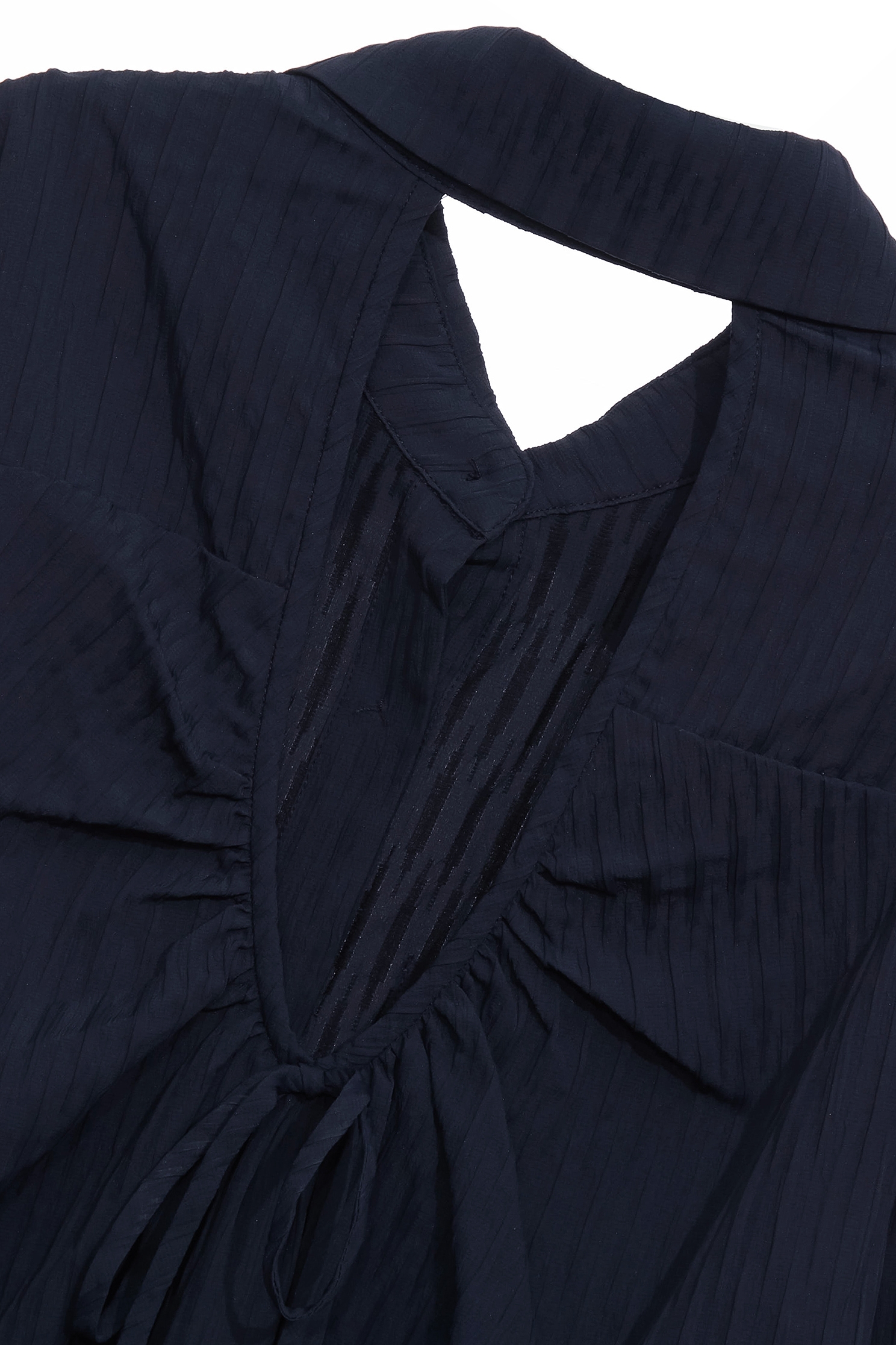 暮色藍挖背造型上衣暮色藍挖背造型上衣,上班OL穿搭,上衣,春夏穿搭,襯衫