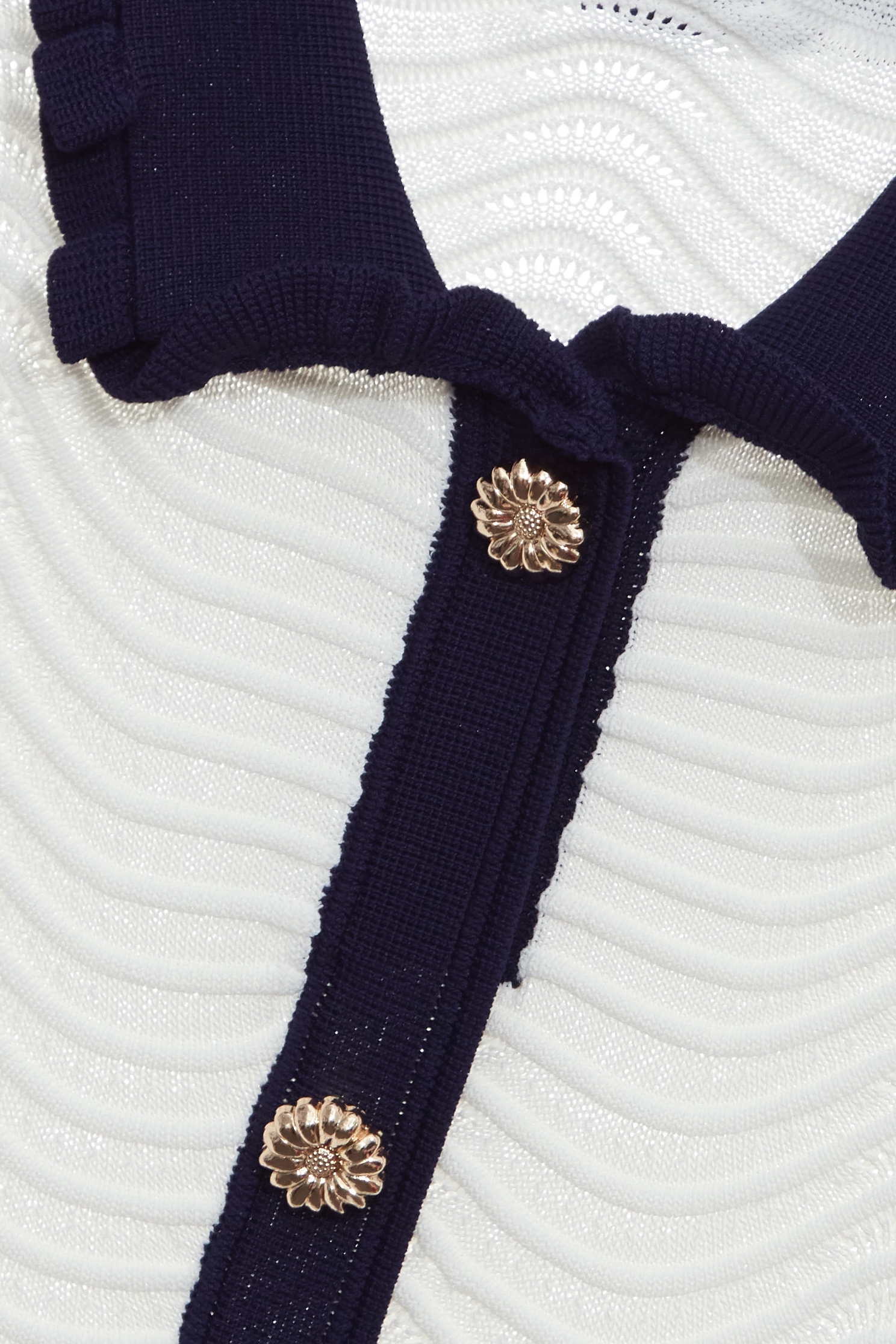 鑲暮色藍邊針織上衣鑲暮色藍邊針織上衣,上衣,人氣商品,小香風,春夏穿搭,針織,針織上衣,針織衫