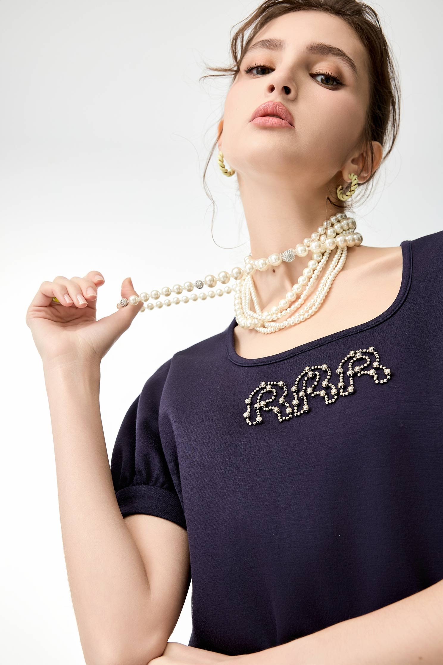 暮色藍綴珠飾上衣暮色藍綴珠飾上衣,上衣,春夏穿搭