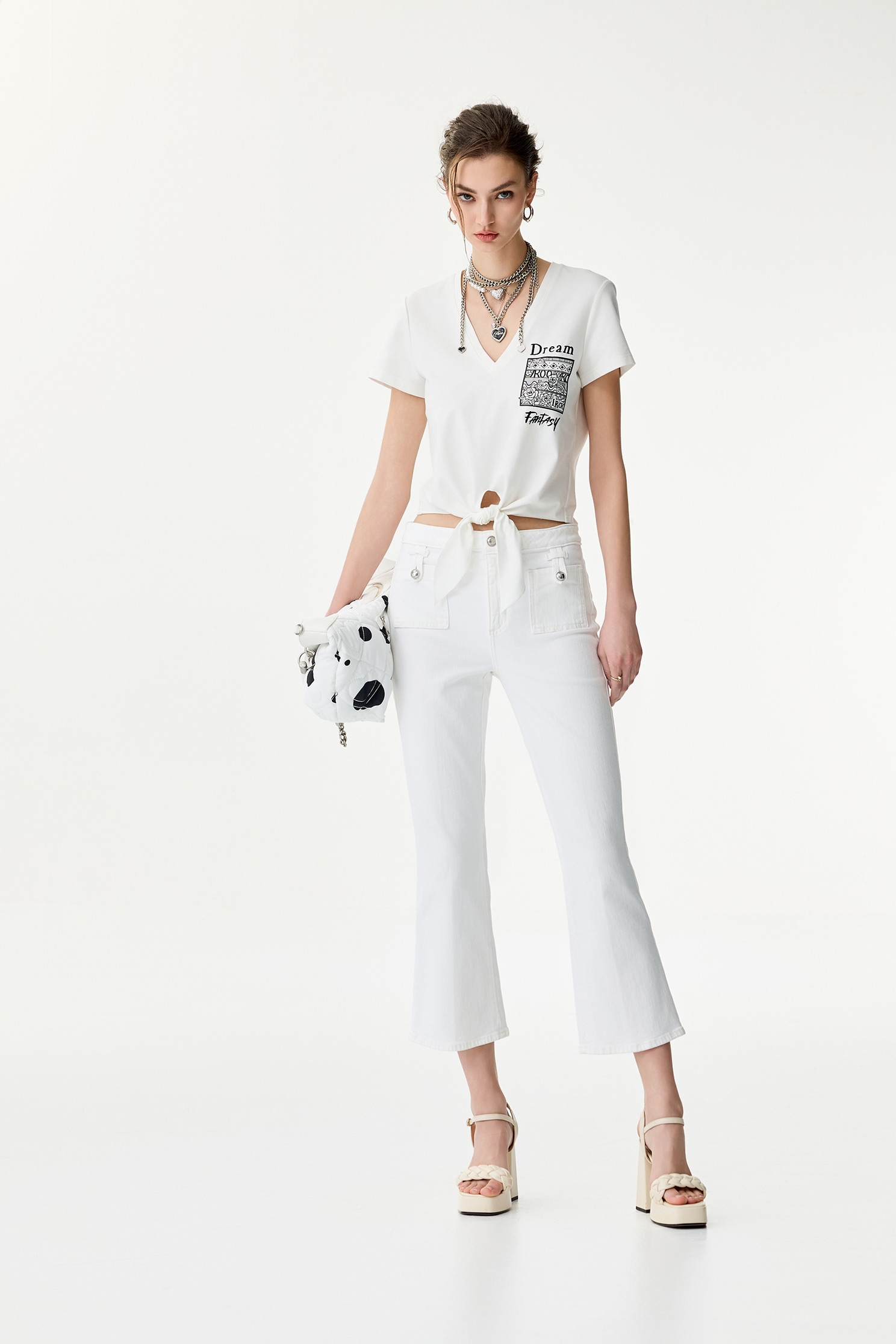 玫瑰印繡綁帶短Ｔ恤玫瑰印繡綁帶短Ｔ恤