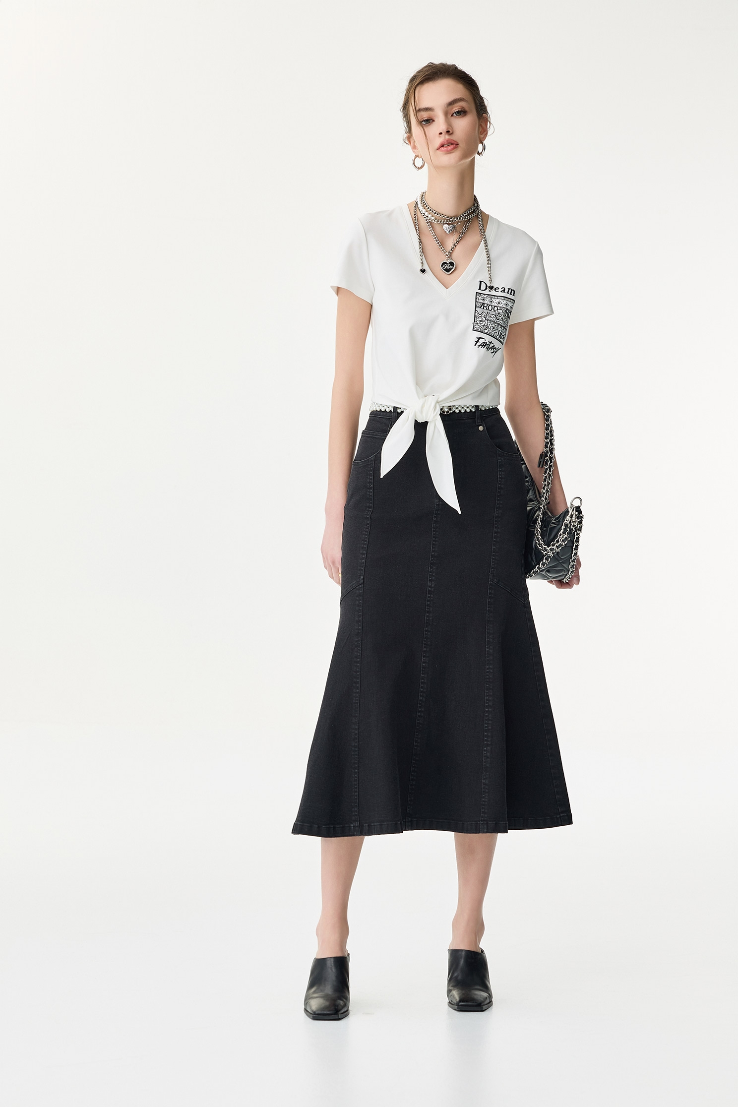 玫瑰印繡綁帶短Ｔ恤玫瑰印繡綁帶短Ｔ恤