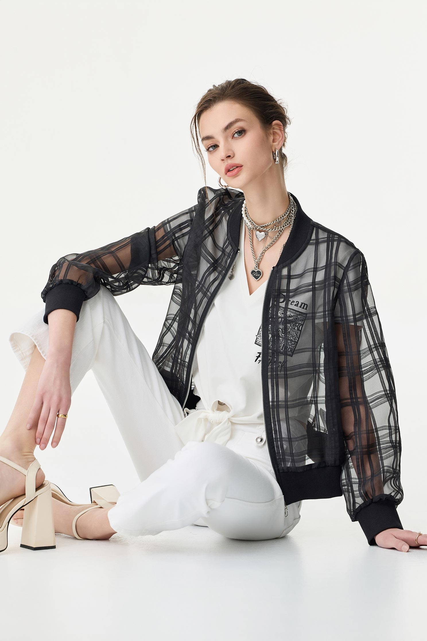 玫瑰印繡綁帶短Ｔ恤玫瑰印繡綁帶短Ｔ恤