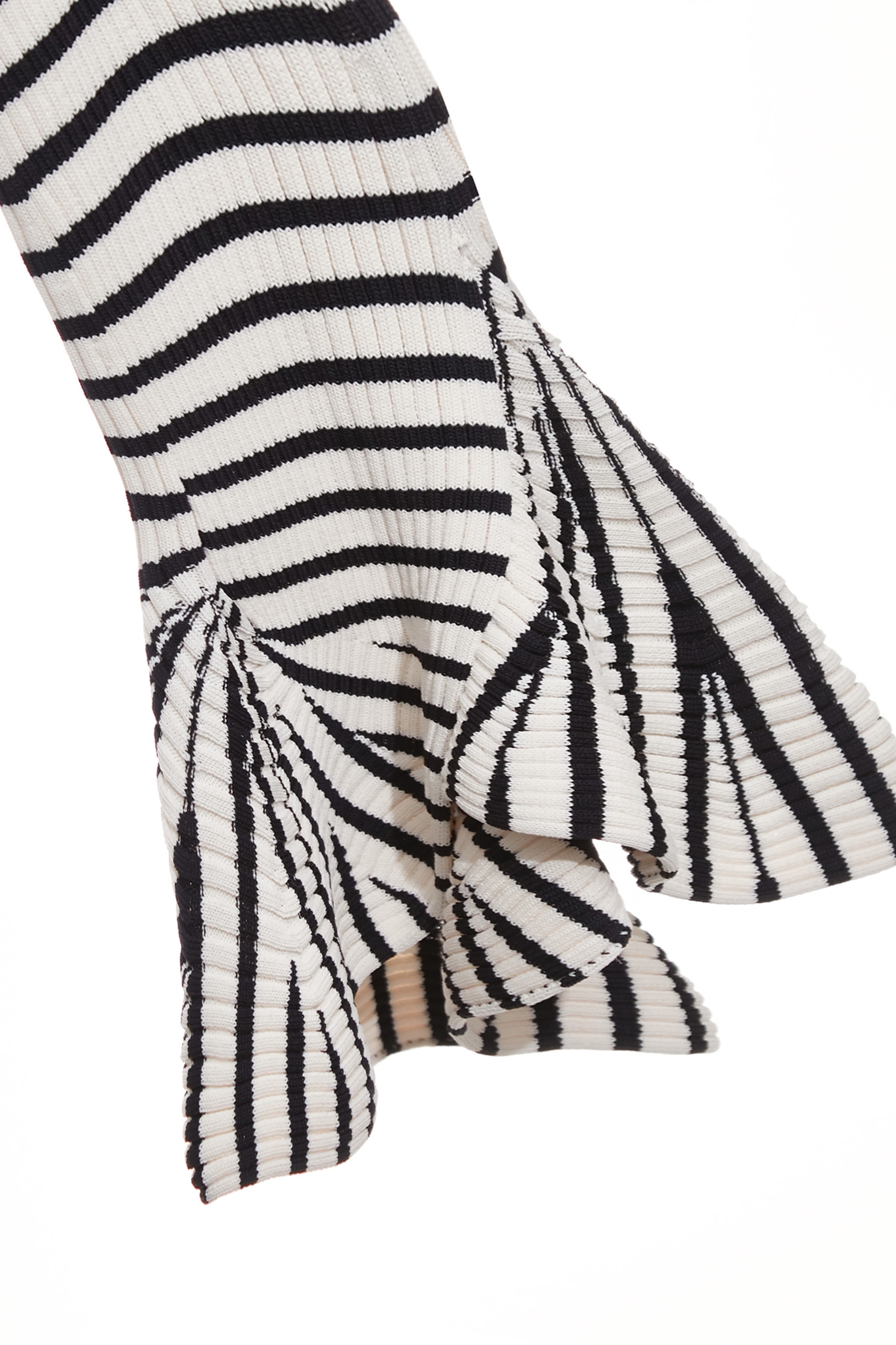 喇叭花瓣袖條紋針織上衣喇叭花瓣袖條紋針織上衣,上班OL穿搭,上衣,春夏穿搭,條紋,約會特輯,針織,針織上衣,針織衫