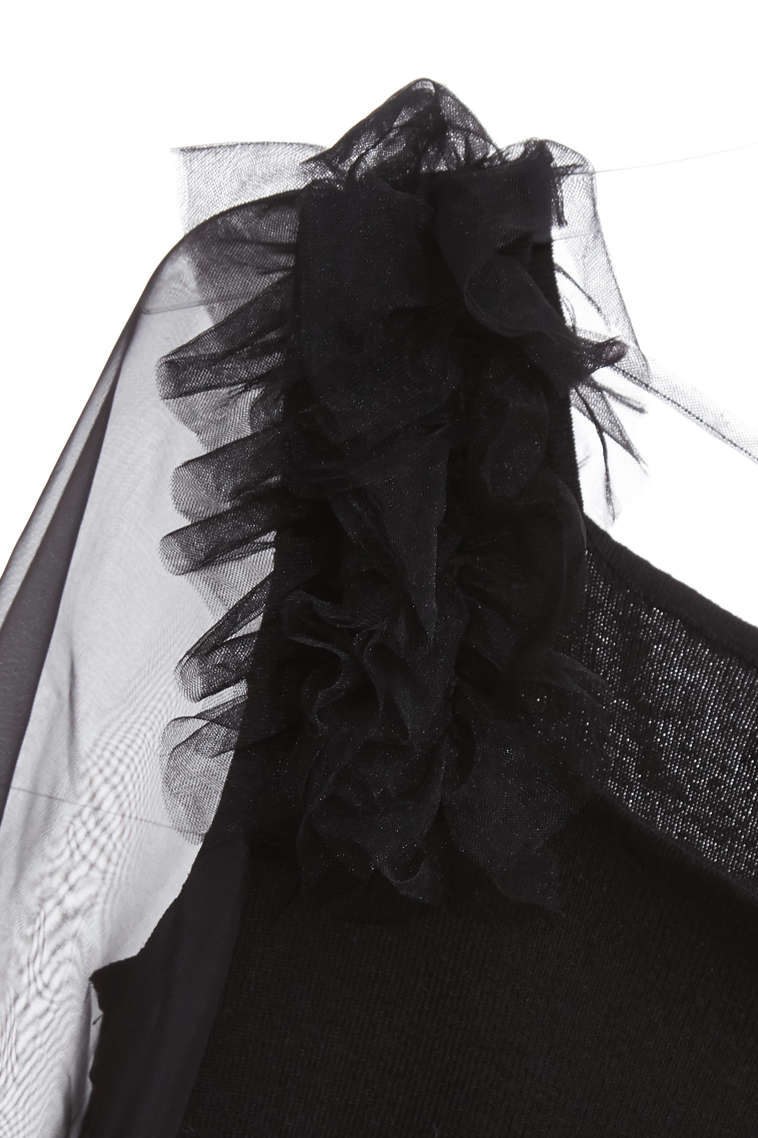 異材拼接荷葉針織上衣異材拼接荷葉針織上衣,上班OL穿搭,上衣,春夏穿搭,約會特輯,荷葉,針織,針織衫,黑色上衣