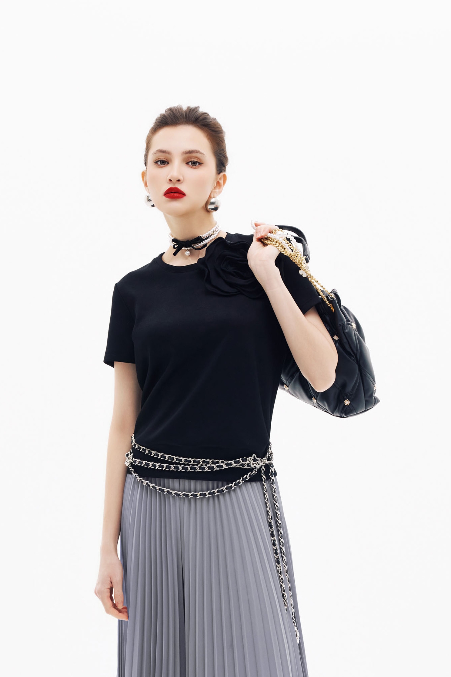 黑玫瑰繞花短袖單品黑玫瑰繞花短袖單品,上班OL穿搭,上衣,春夏穿搭,約會特輯,花花世界