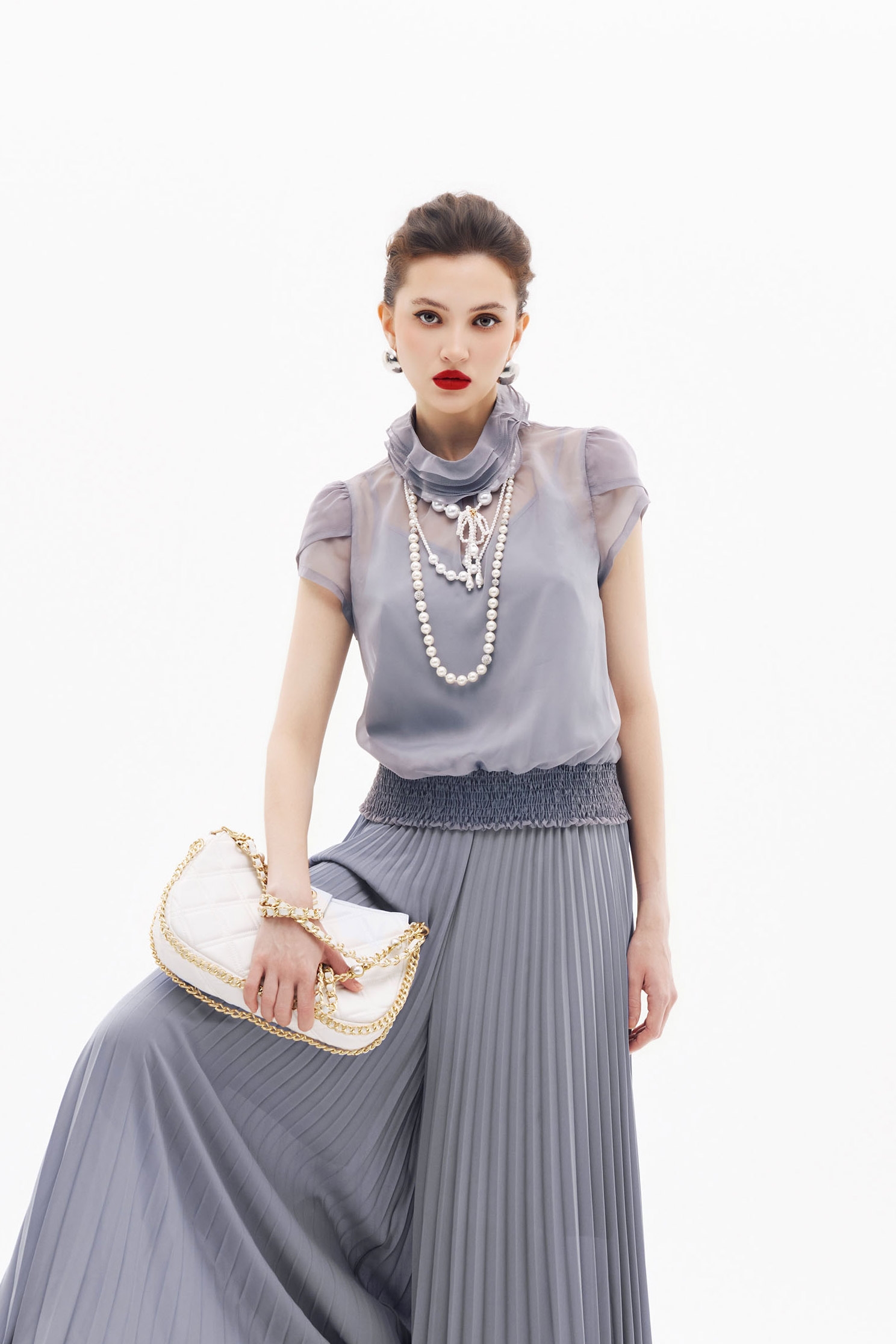 薄暮灰荷葉花苞袖單品薄暮灰荷葉花苞袖單品,上班OL穿搭,上衣,內搭上衣,春夏穿搭,簡約穿搭,約會特輯,荷葉