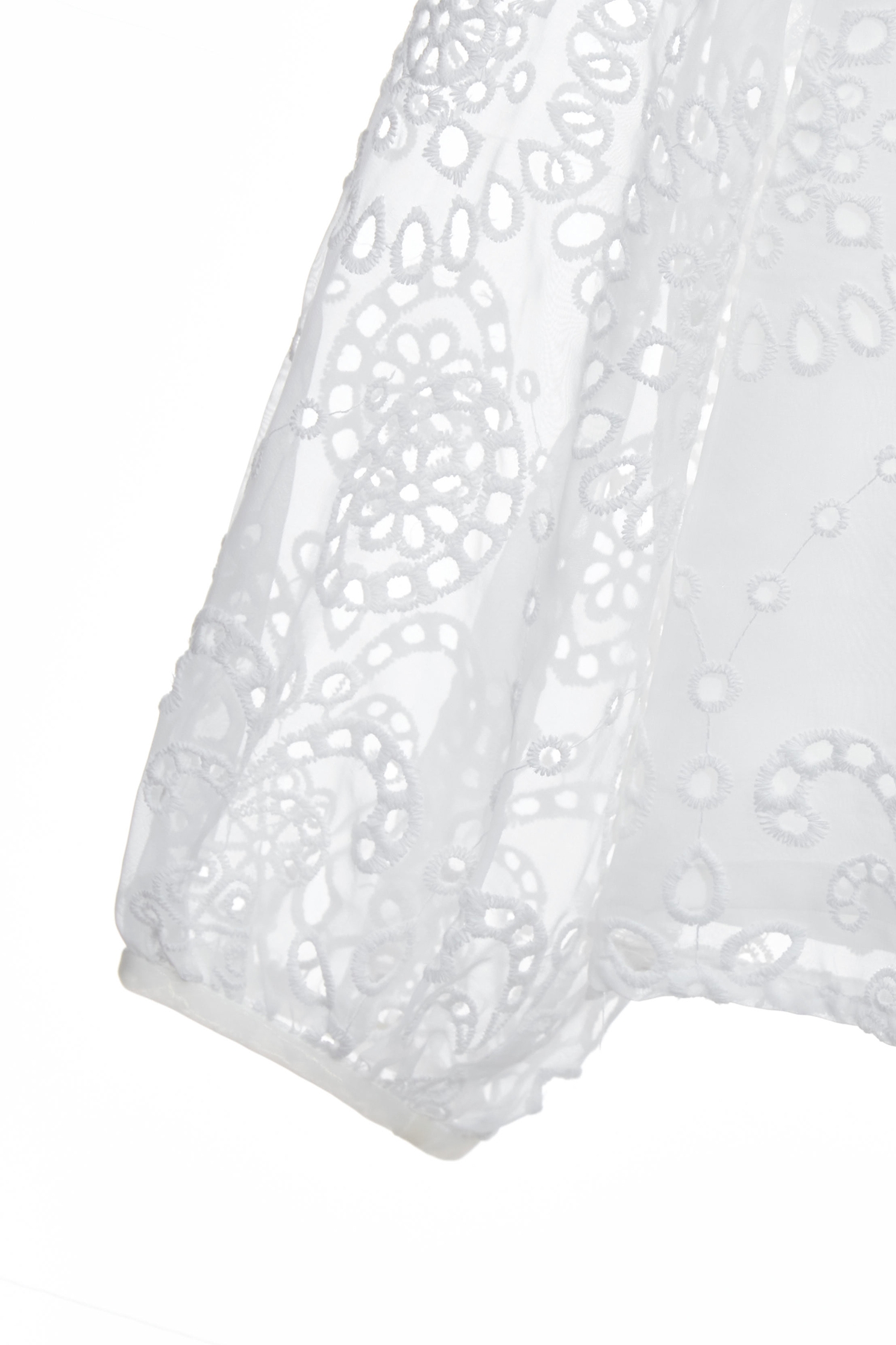 萬花筒簍空刺繡上衣萬花筒簍空刺繡上衣,上班OL穿搭,上衣,刺繡,春夏穿搭,繡花上衣,花花世界,蝴蝶結