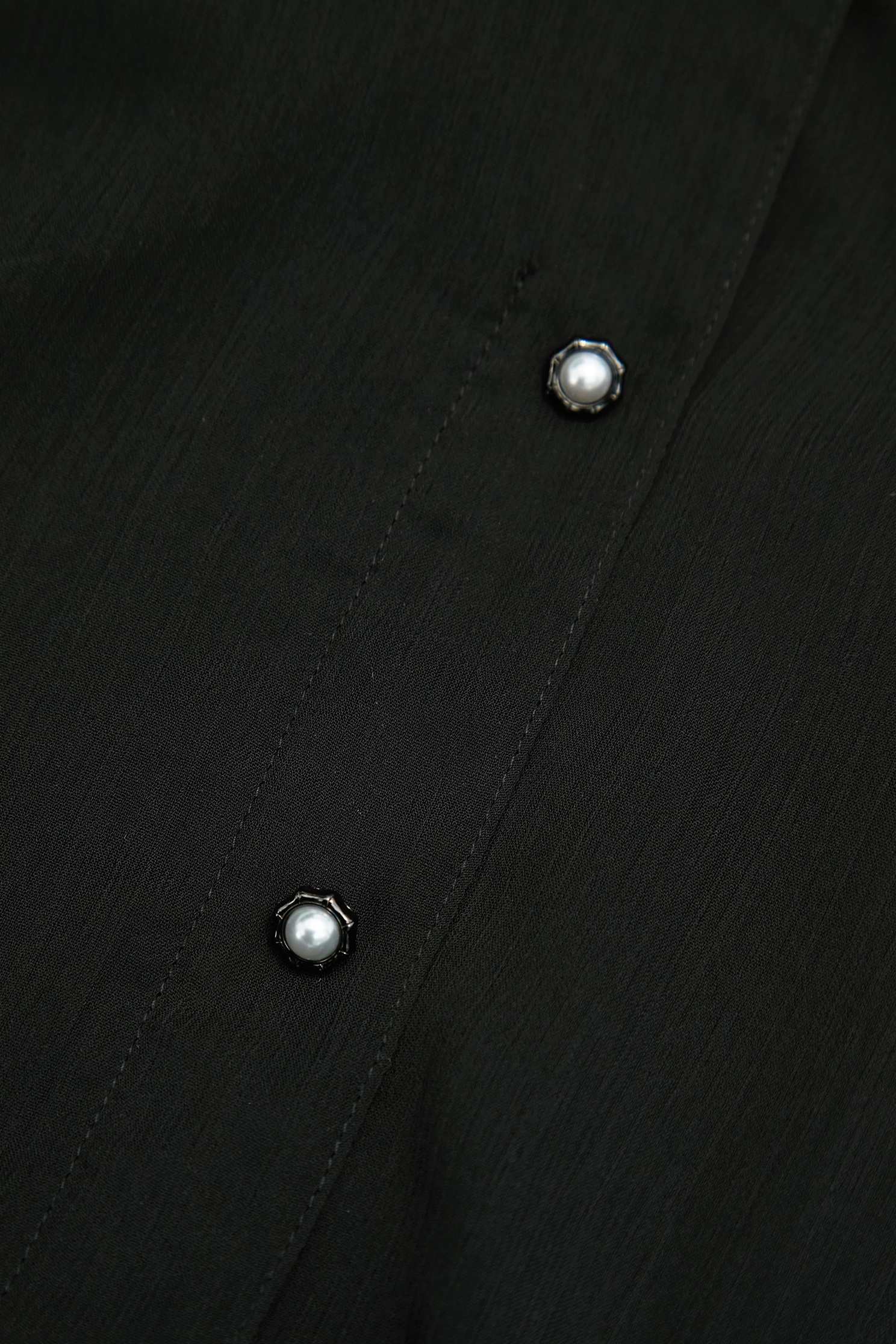 楊柳雪紡短袖型單品上衣楊柳雪紡短袖型單品上衣,上班OL穿搭,上衣,春夏穿搭,簡約穿搭,雪紡,黑色上衣