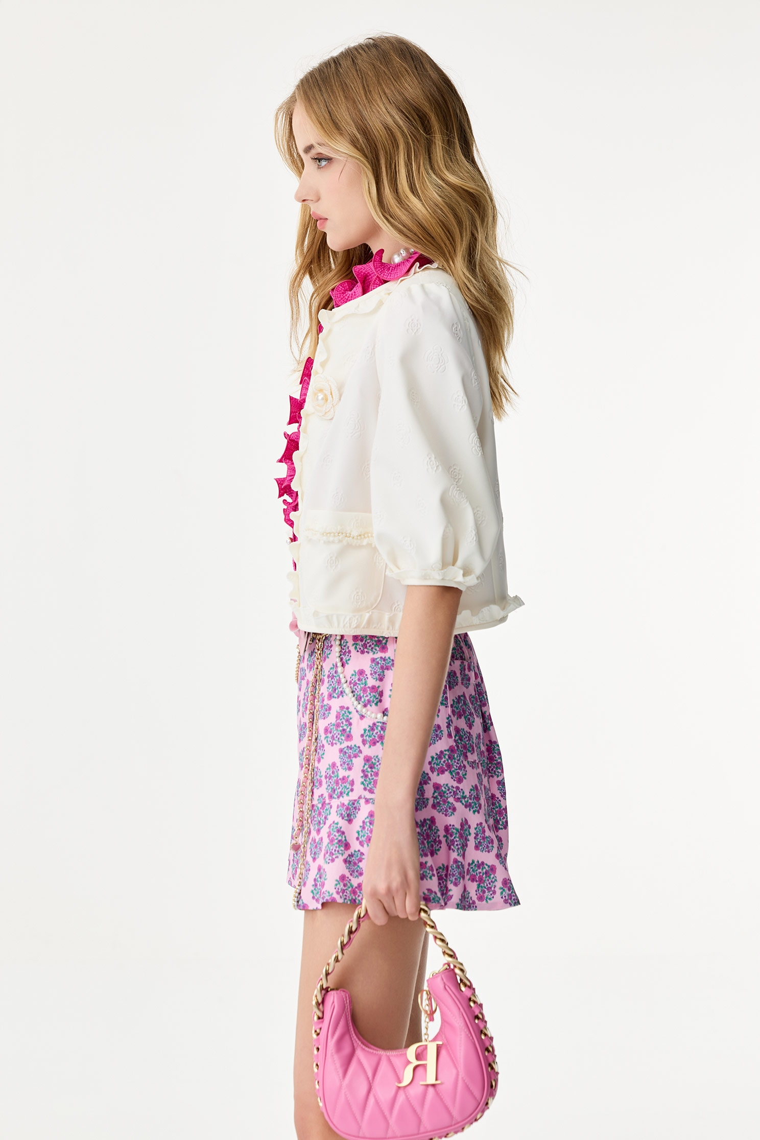 花朵壓紋短外套花朵壓紋短外套,一般外套,上班OL穿搭,人氣商品,外套,春夏穿搭,花花世界,荷葉