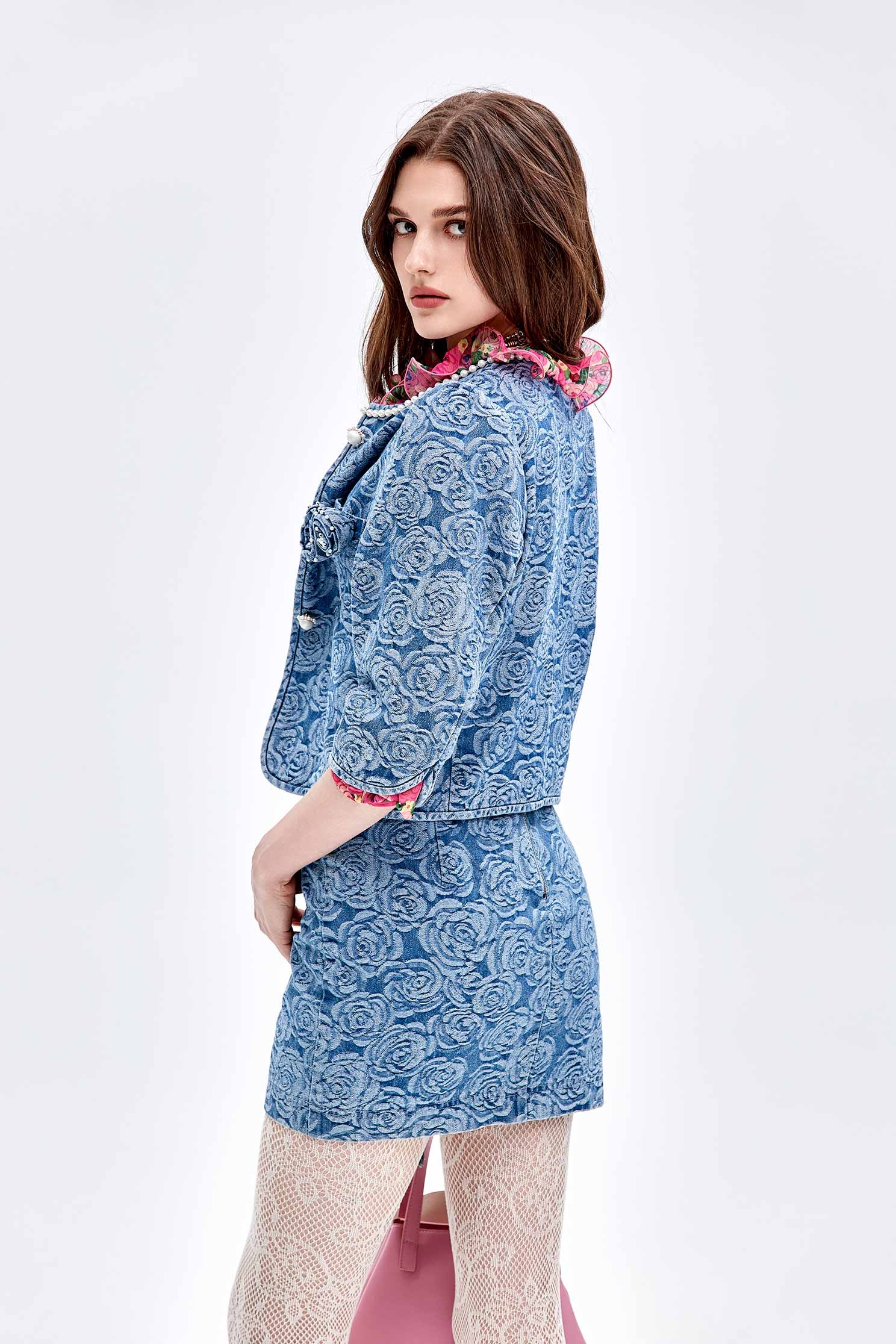 立體山茶花壓紋牛仔外套立體山茶花壓紋牛仔外套,一般外套,人氣商品,外套,牛仔,牛仔外套,珍珠,秋冬穿搭,花花世界