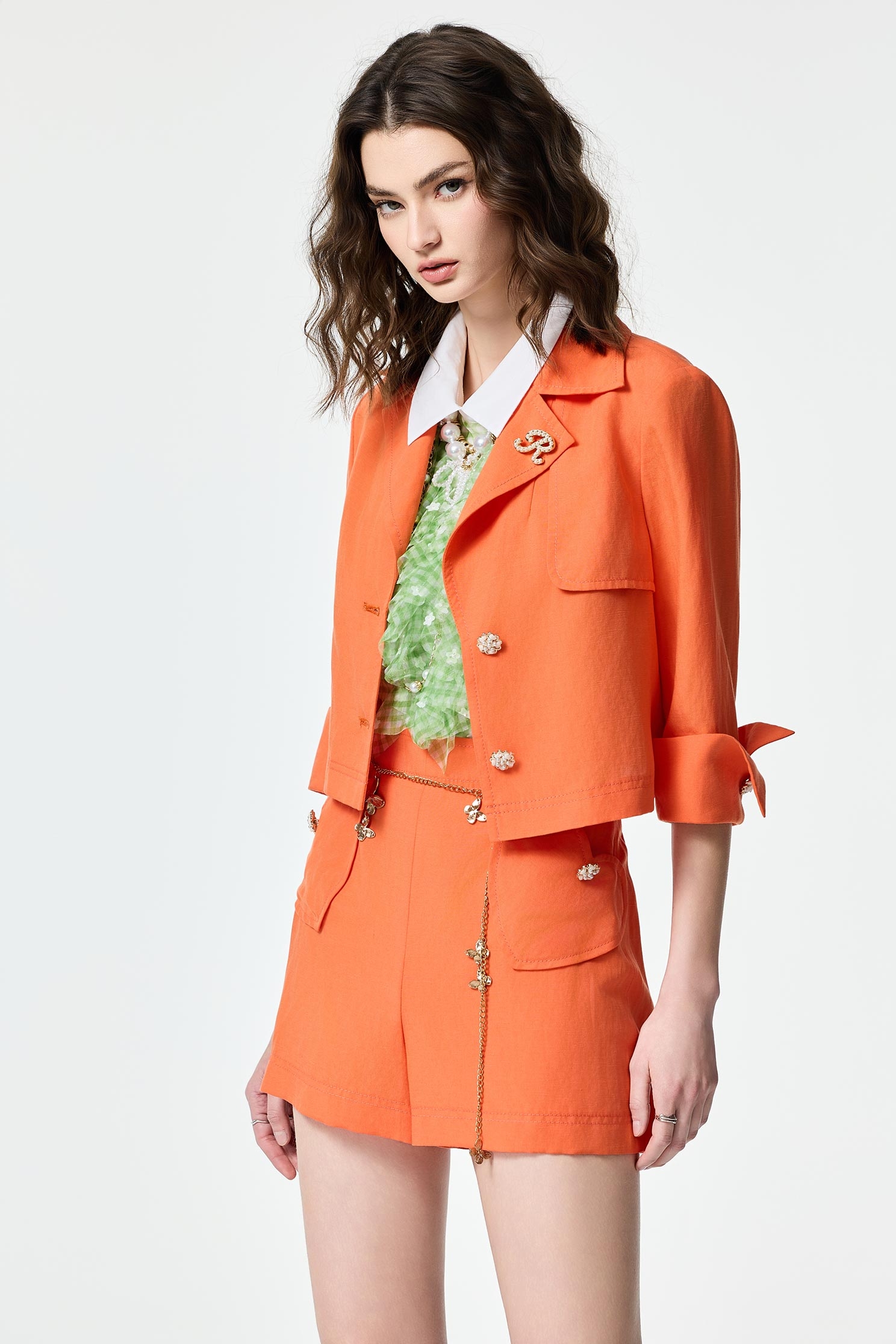 落日珊瑚色短版外套落日珊瑚色短版外套,外套,春夏穿搭,時髦成套搭配,珍珠,西裝外套