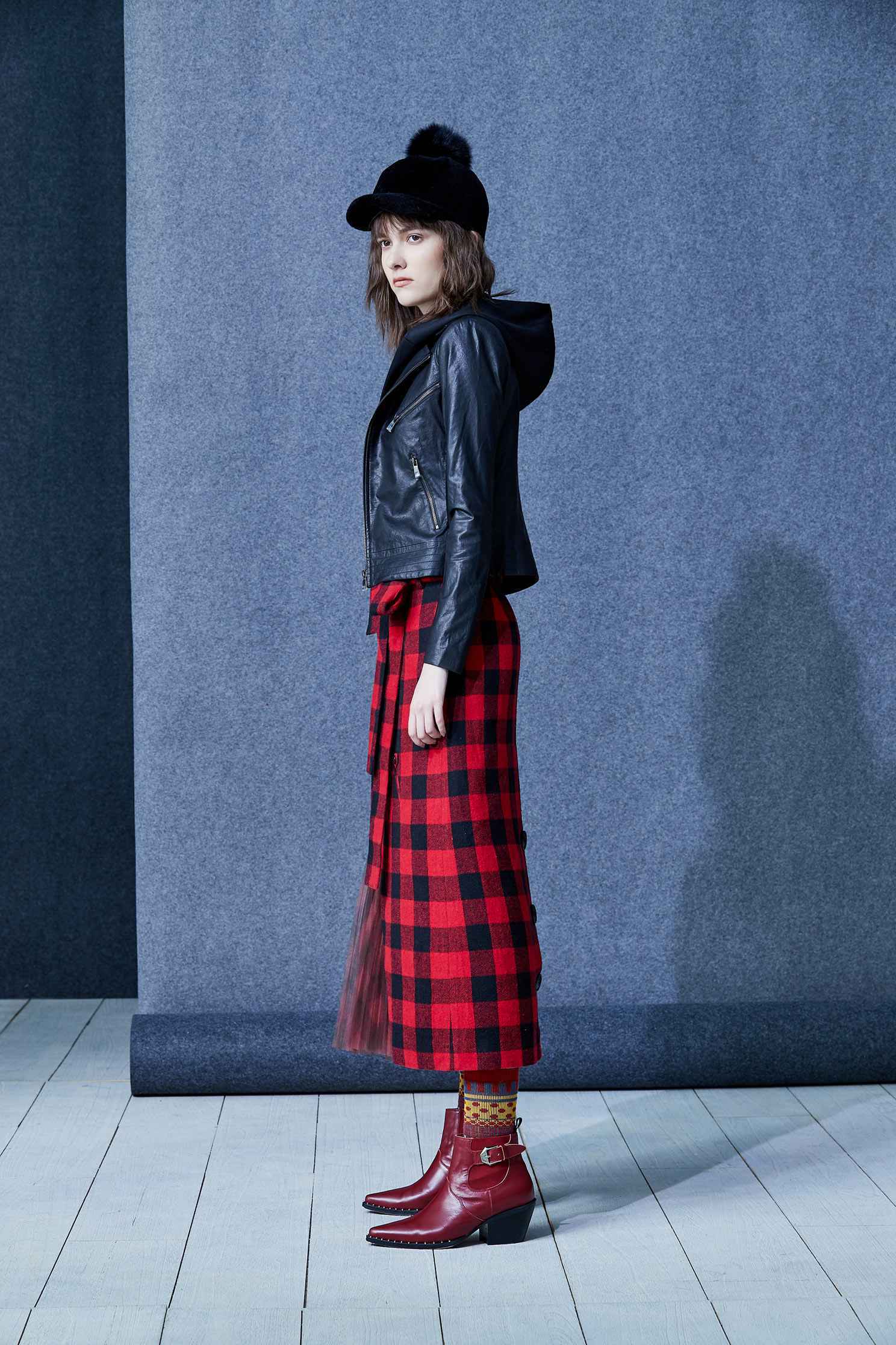 One-piece leather coat,outerwear,biker_jacket,hoodiejacket,longsleeveouterwear,blackouterwear