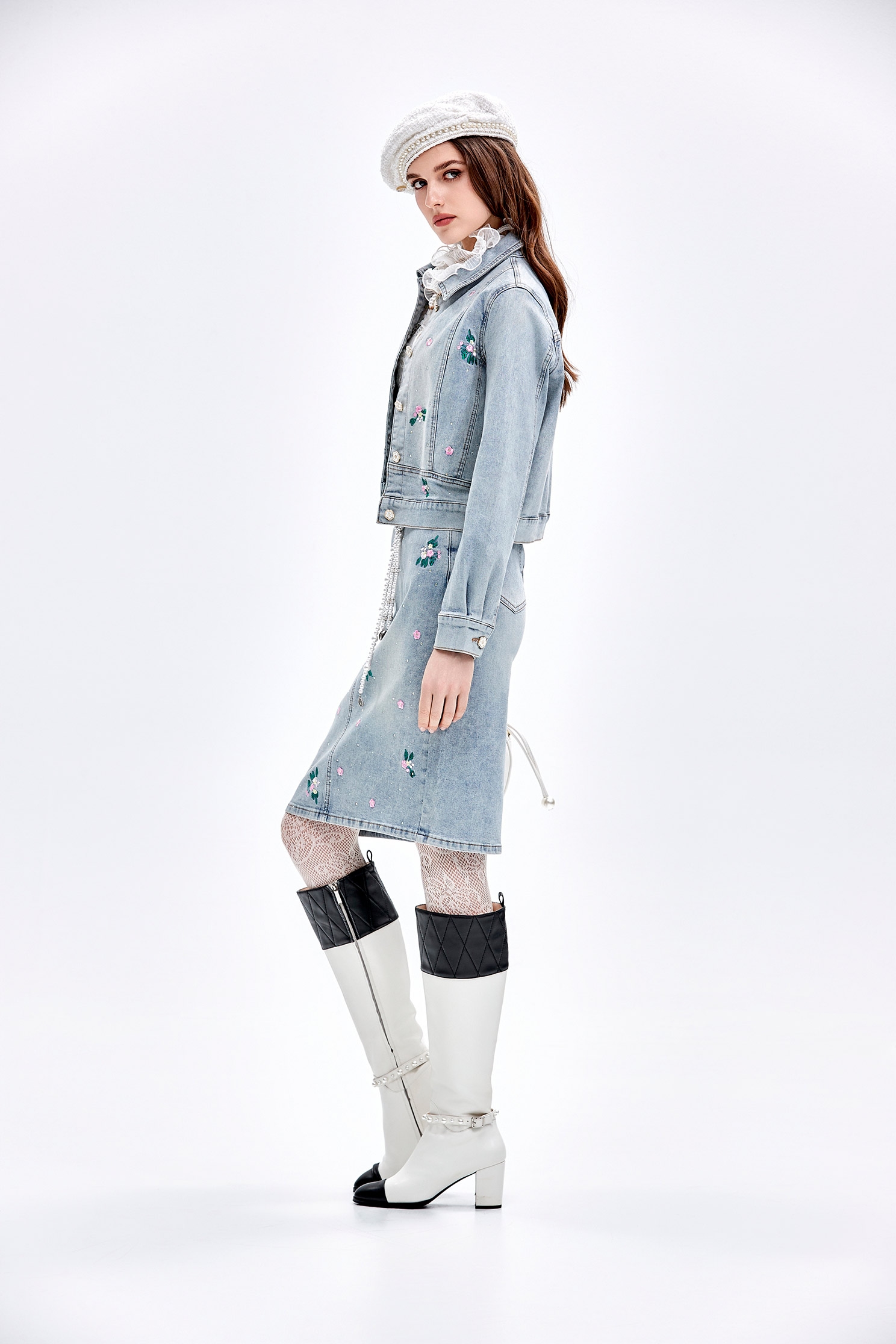 花朵刺繡閃亮牛仔外套花朵刺繡閃亮牛仔外套,一般外套,刺繡,外套,牛仔,牛仔外套,秋冬穿搭