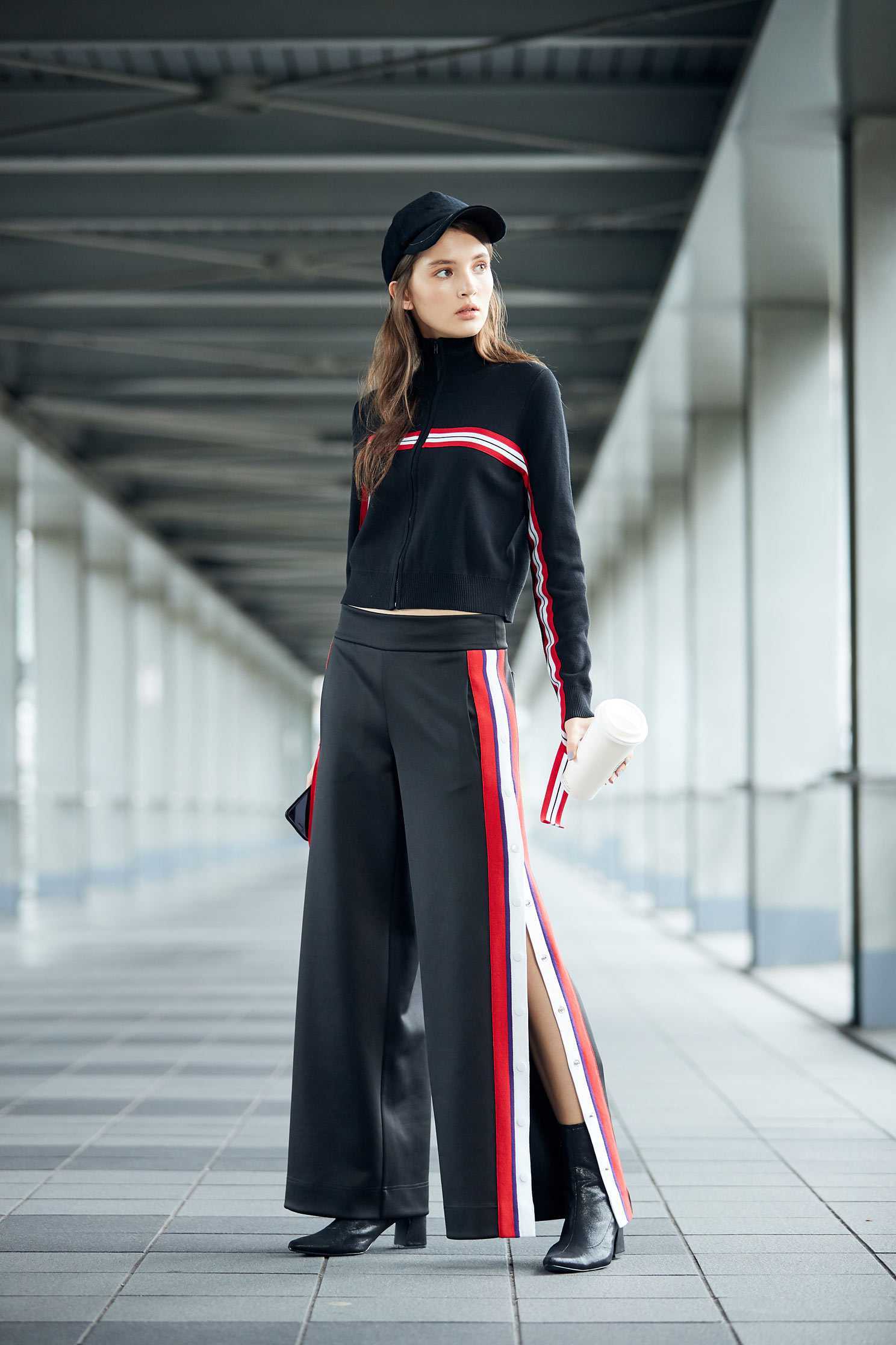High neck design top with sporty webbing decoration,top,outerwear,knitting,knittedtop,knittedjacket,longsleevetop,longsleeveouterwear,blackouterwear
