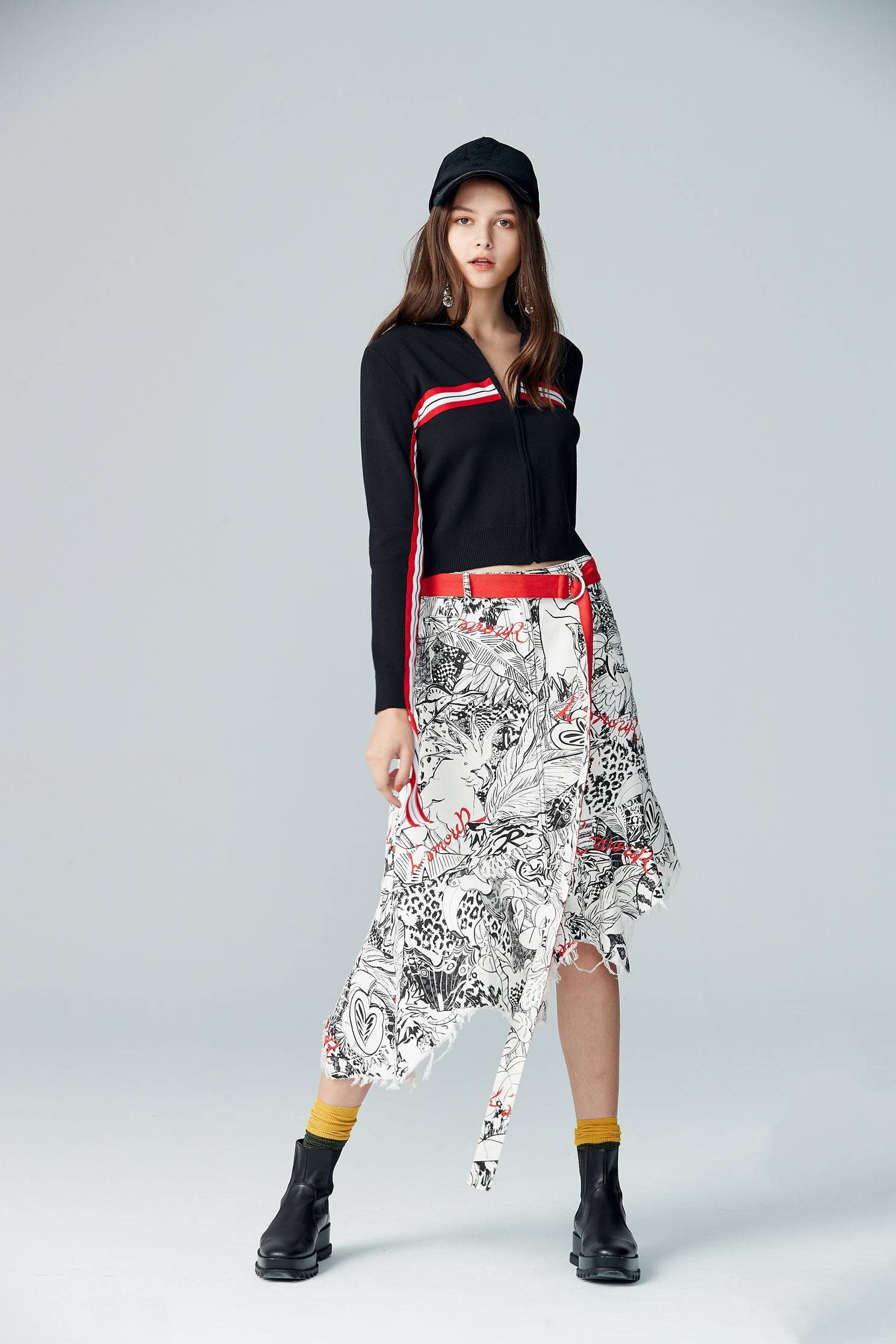 High neck design top with sporty webbing decoration,top,outerwear,knitting,knittedtop,knittedjacket,longsleevetop,longsleeveouterwear,blackouterwear