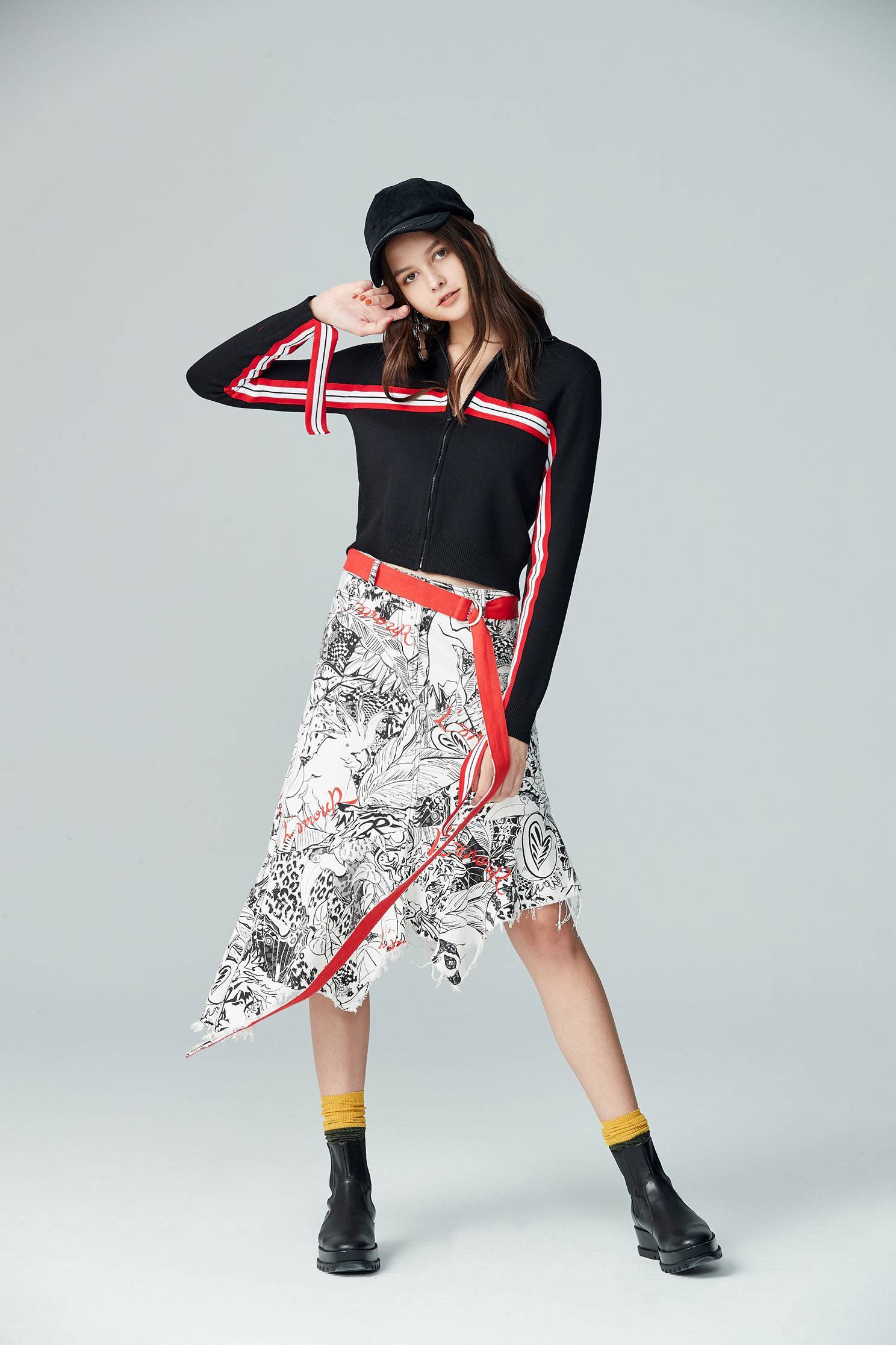 High neck design top with sporty webbing decoration,top,outerwear,knitting,knittedtop,knittedjacket,longsleevetop,longsleeveouterwear,blackouterwear