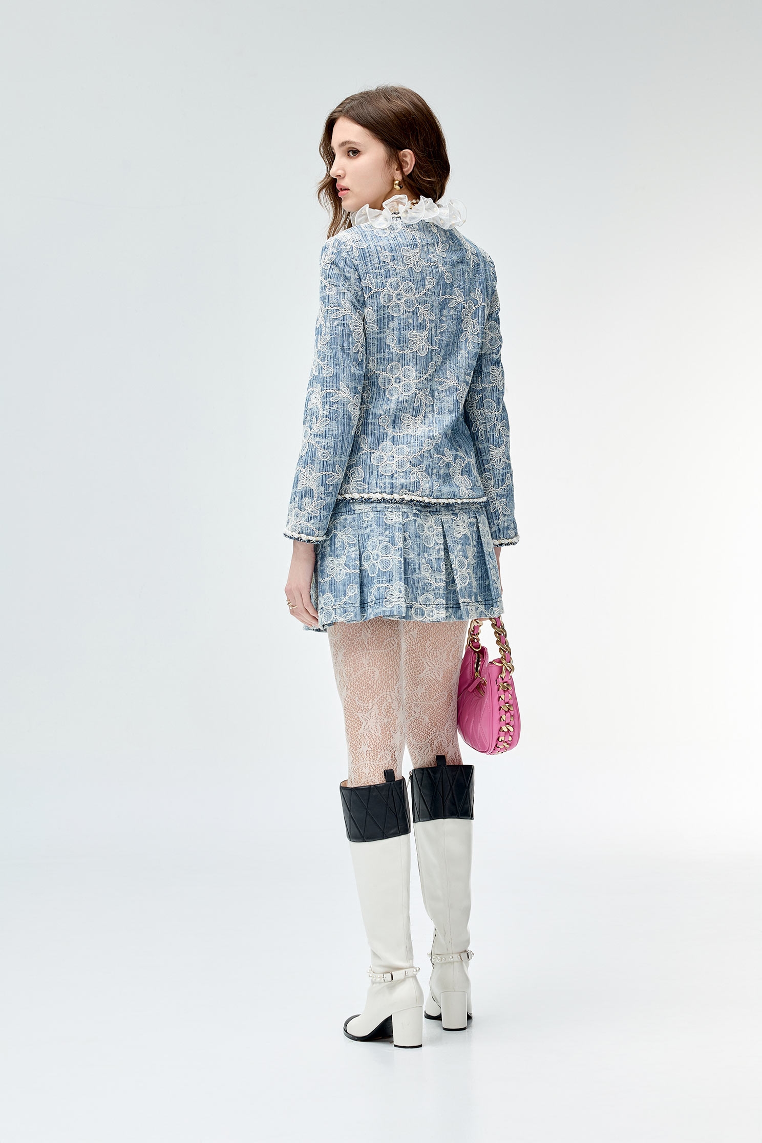 蕾絲刺繡牛仔外套蕾絲刺繡牛仔外套,一般外套,刺繡,外套,小香風,春夏穿搭,時髦成套搭配,牛仔,牛仔外套,花花世界,蕾絲