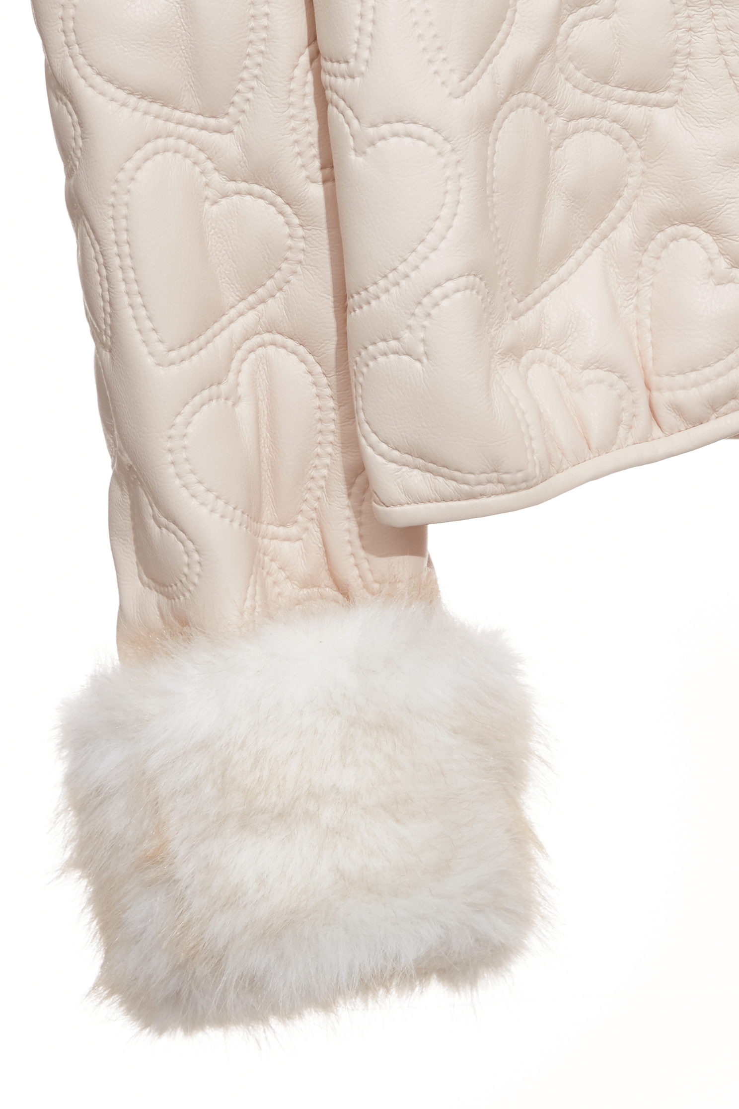 愛心圖騰絎縫仿皮外套愛心圖騰絎縫仿皮外套,一般外套,外套,春夏穿搭,時髦成套搭配,約會特輯