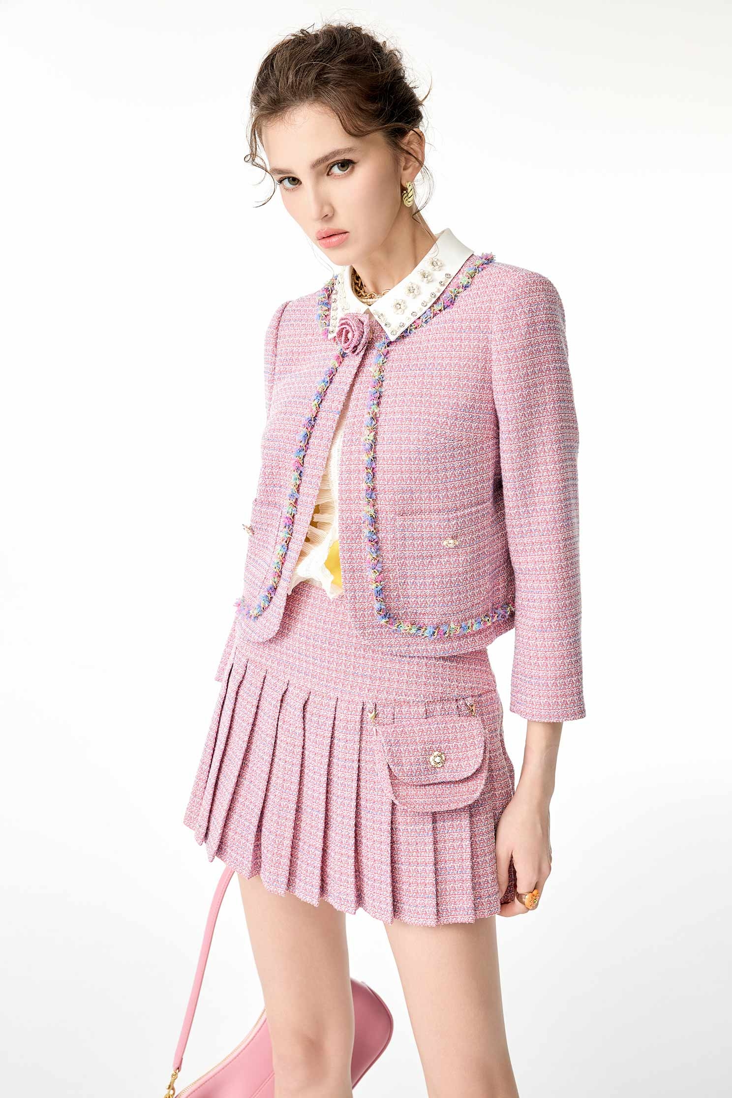 小香風鏈飾奢華粉外套小香風鏈飾奢華粉外套,一般外套,上班OL穿搭,人氣商品,外套,小香風,小香風外套,春夏穿搭,時髦成套搭配,約會特輯,花花世界