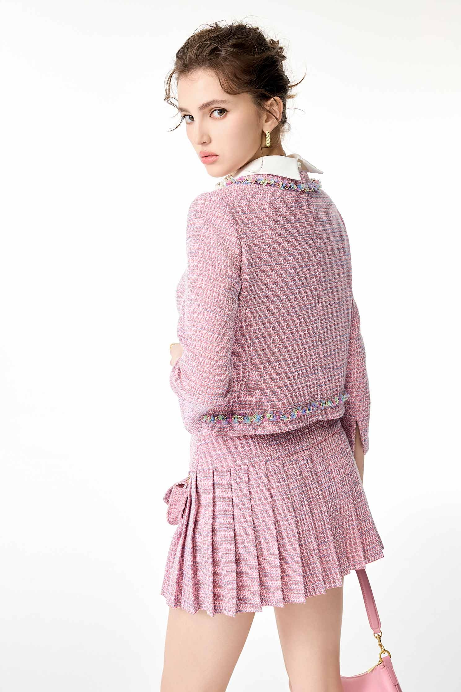 小香風鏈飾奢華粉外套小香風鏈飾奢華粉外套,一般外套,上班OL穿搭,人氣商品,外套,小香風,小香風外套,春夏穿搭,時髦成套搭配,約會特輯,花花世界