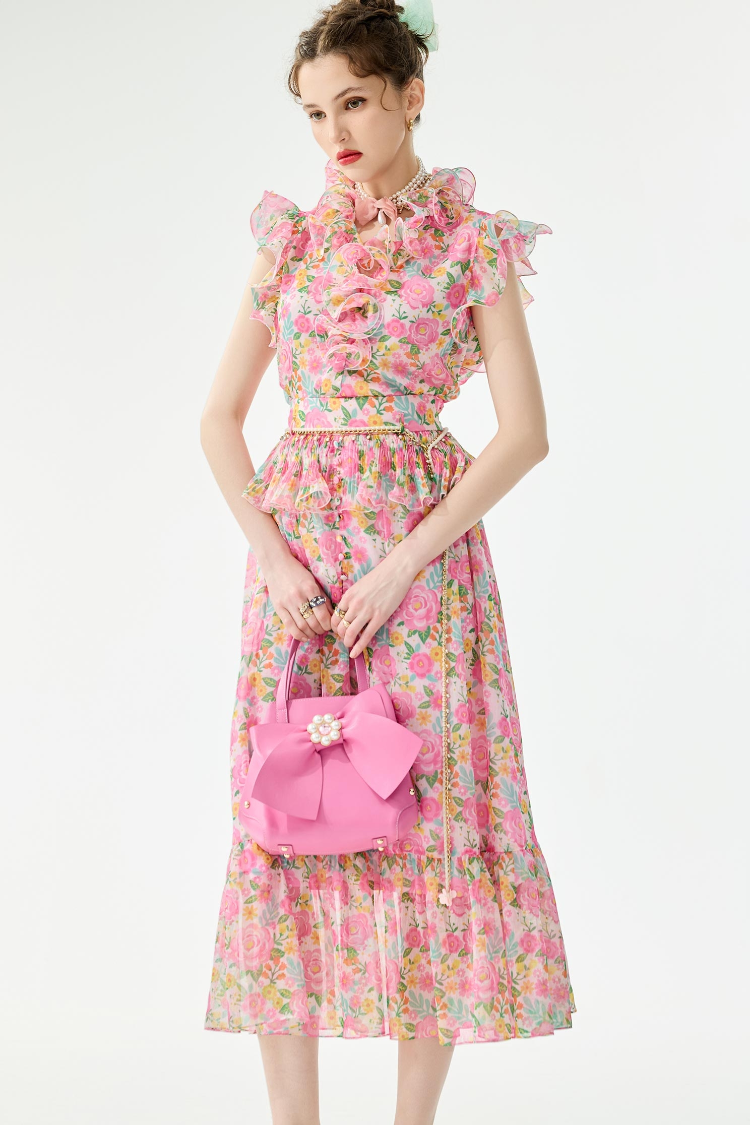 飄逸粉花漫境印花長裙飄逸粉花漫境印花長裙,春夏穿搭,時髦成套搭配,約會特輯,花花世界,荷葉,長裙,雪紡,雪紡裙
