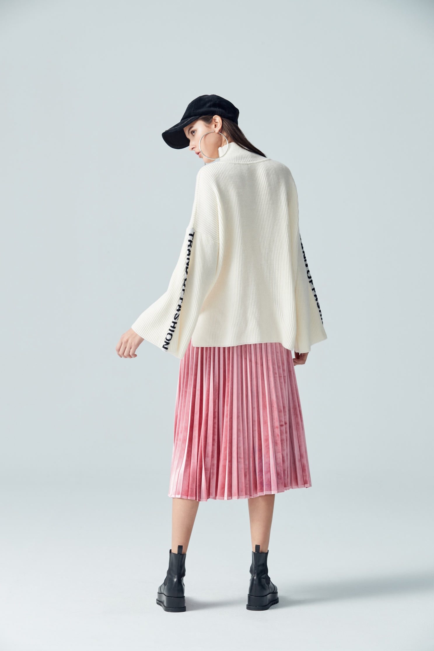 Pleated skirt with pink color,pleats,pleatedskirt,maxipleatedskirt,longskirt
