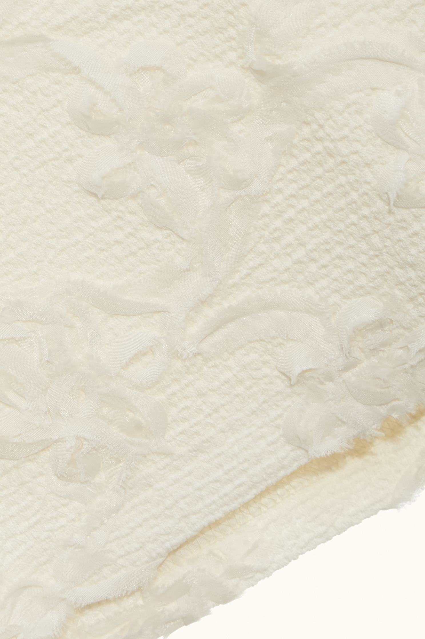 綴珍珠奶白色短裙綴珍珠奶白色短裙,上班OL穿搭,人氣商品,珍珠,白色短褲,白色裙子,短裙,短褲,秋冬穿搭,窄裙