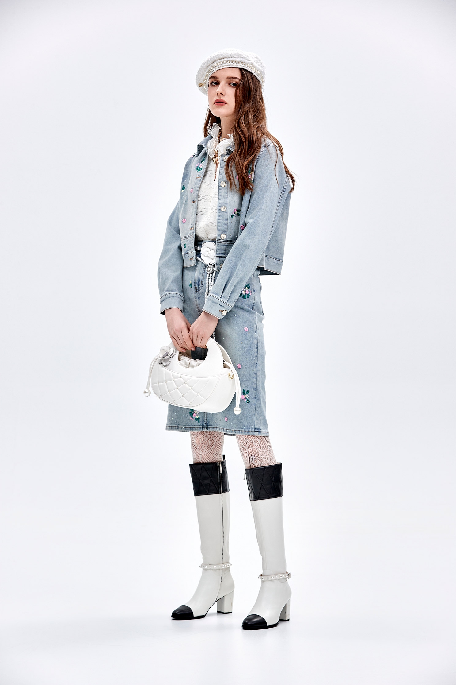 花朵刺繡閃亮牛仔裙花朵刺繡閃亮牛仔裙,刺繡,牛仔,牛仔裙,秋冬穿搭,花花世界