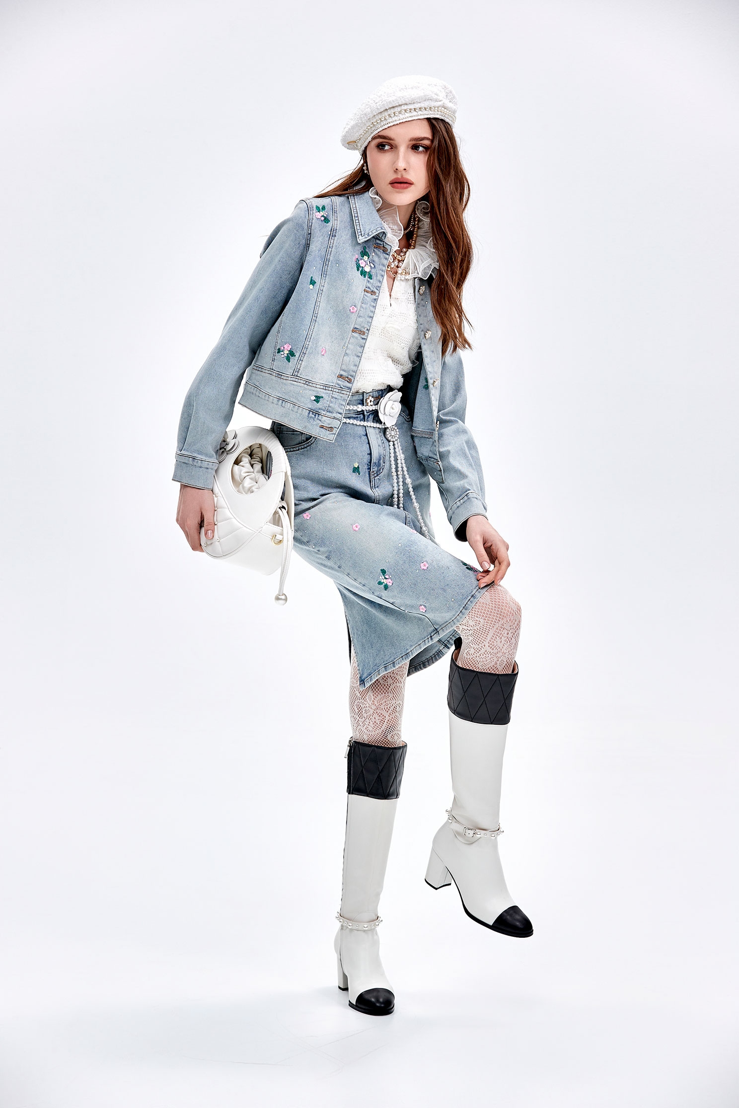 花朵刺繡閃亮牛仔裙花朵刺繡閃亮牛仔裙,刺繡,牛仔,牛仔裙,秋冬穿搭,花花世界