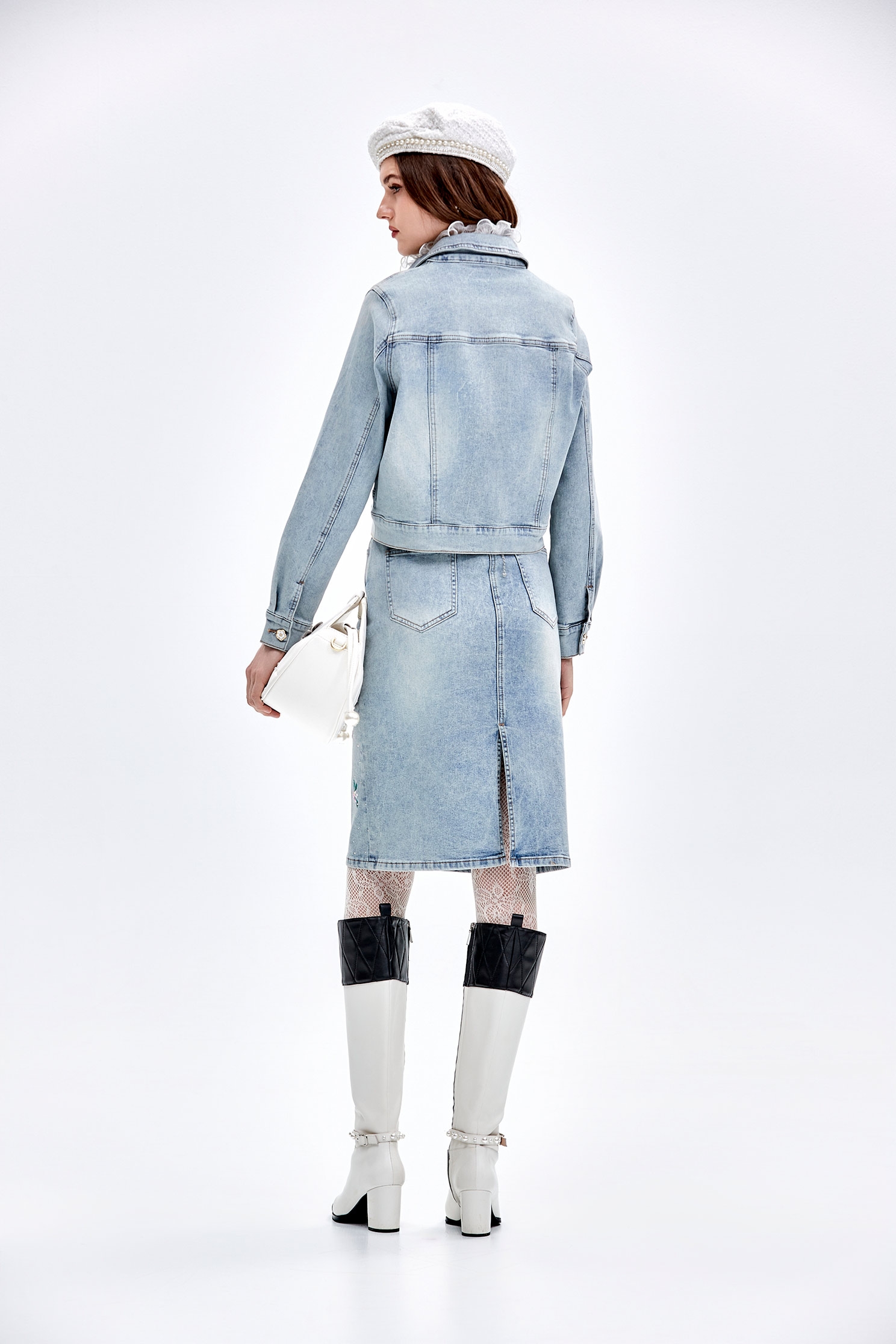 花朵刺繡閃亮牛仔裙花朵刺繡閃亮牛仔裙,刺繡,牛仔,牛仔裙,秋冬穿搭,花花世界