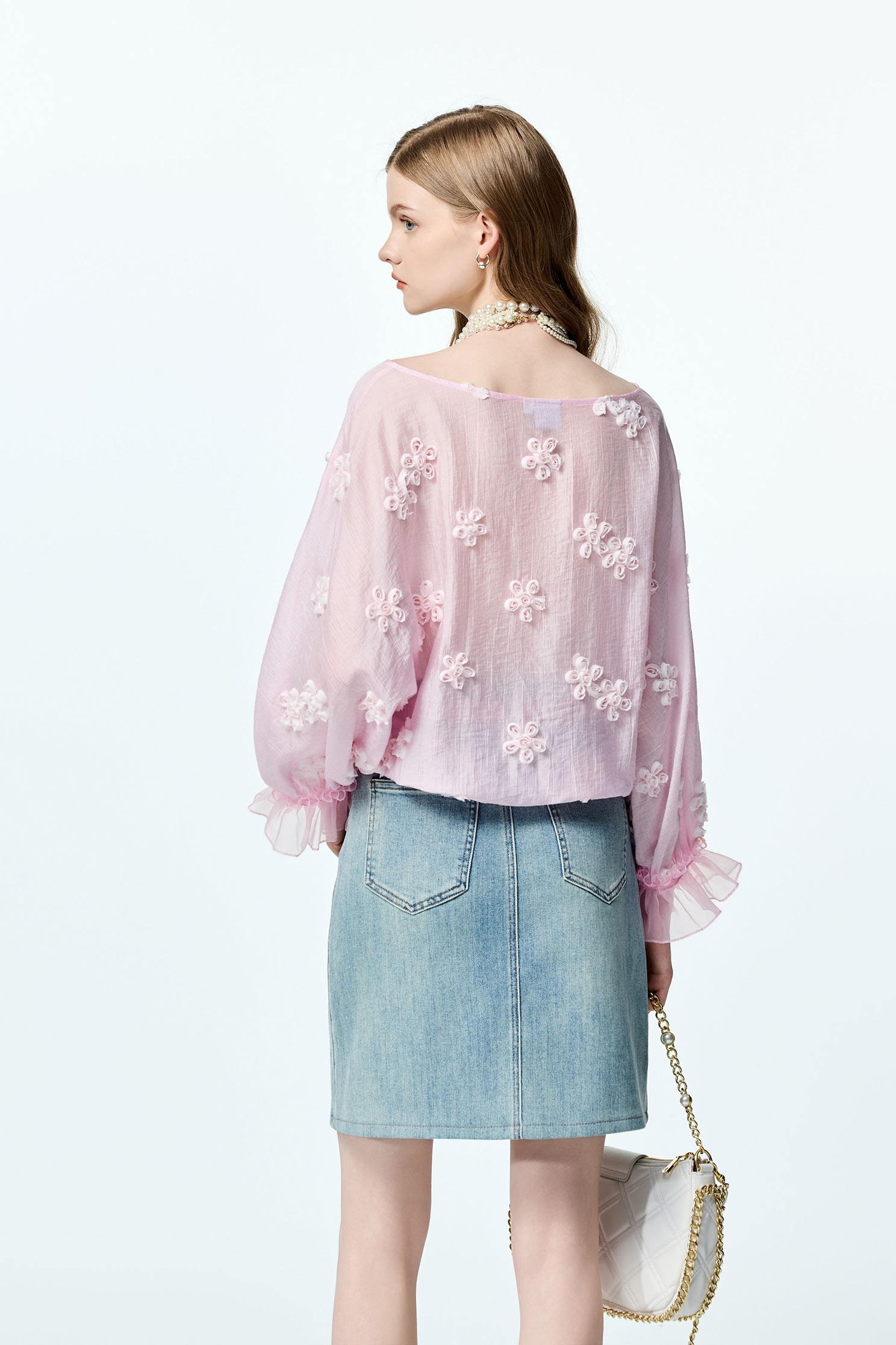 綴珠花邊牛仔中長裙綴珠花邊牛仔中長裙,上班OL穿搭,丹寧,牛仔,牛仔裙,秋冬穿搭,約會特輯,花花世界,蕾絲,蕾絲裙,輕奢度假,輕奢渡假,長裙