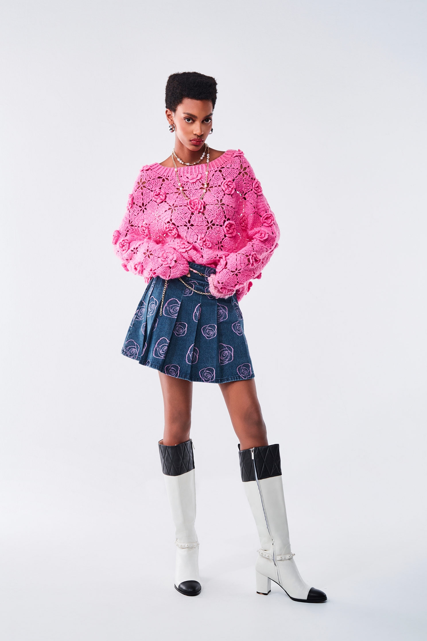 玫瑰花造型牛仔短裙玫瑰花造型牛仔短裙,牛仔,牛仔短裙,牛仔裙,百摺裙,百褶短裙,短裙,秋冬穿搭,花花世界